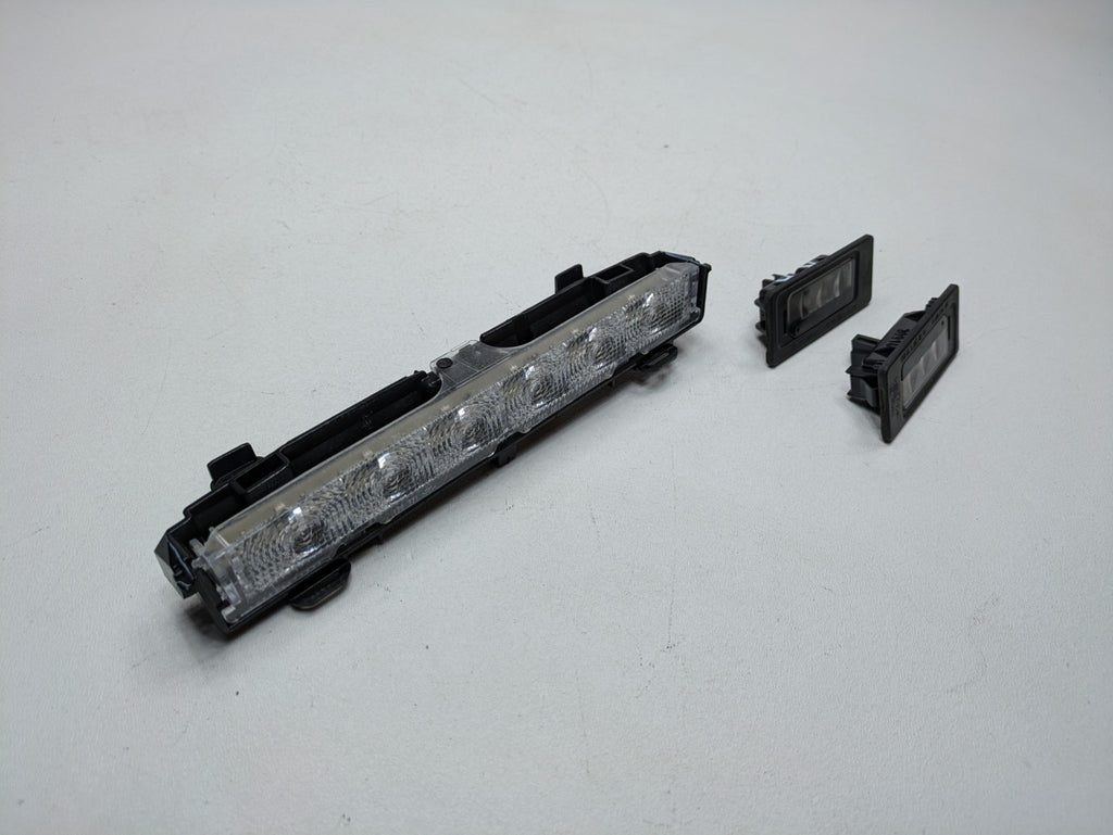 10-15 VOLKSWAGEN PASSAT OEM REAR INTERIOR AND HIGH MOUNT THIRD BRAKE STOP LIGHT