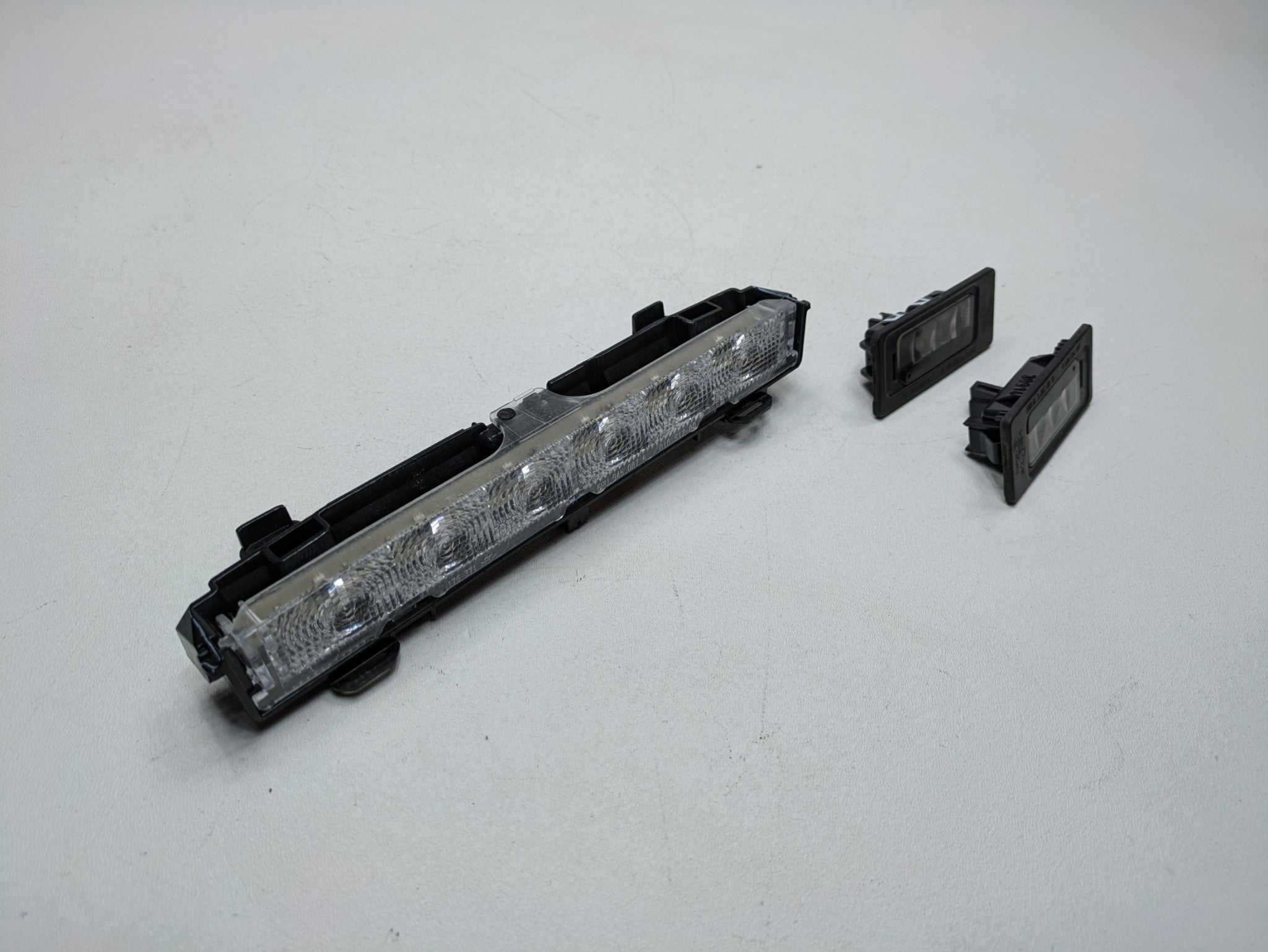 10-15 VOLKSWAGEN PASSAT OEM REAR INTERIOR AND HIGH MOUNT THIRD BRAKE STOP LIGHT