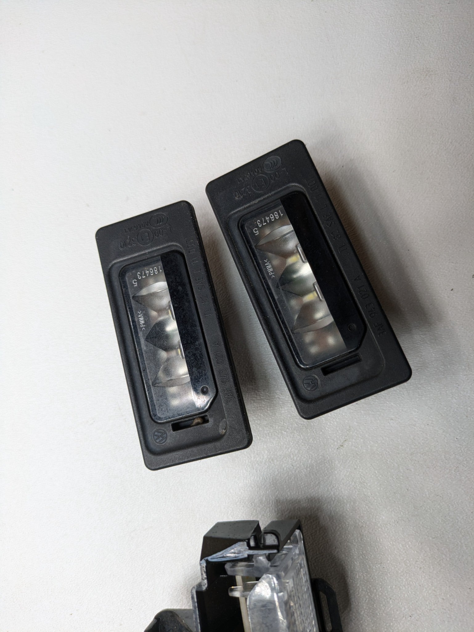 10-15 VOLKSWAGEN PASSAT OEM REAR INTERIOR AND HIGH MOUNT THIRD BRAKE STOP LIGHT