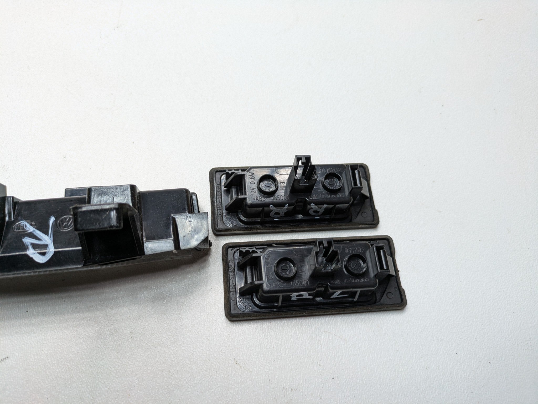 10-15 VOLKSWAGEN PASSAT OEM REAR INTERIOR AND HIGH MOUNT THIRD BRAKE STOP LIGHT