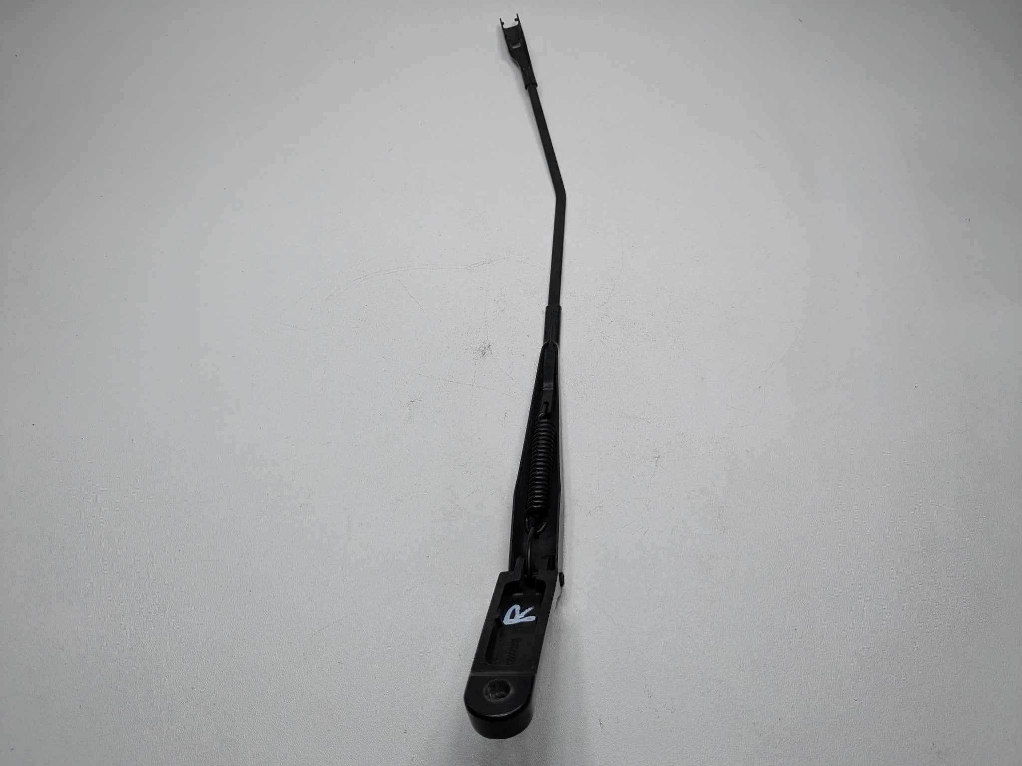 10 - 15 VOLKSWAGEN PASSAT OEM WINDSHIELD WIPER ARM FRONT RIGHT PASSENGER SIDE