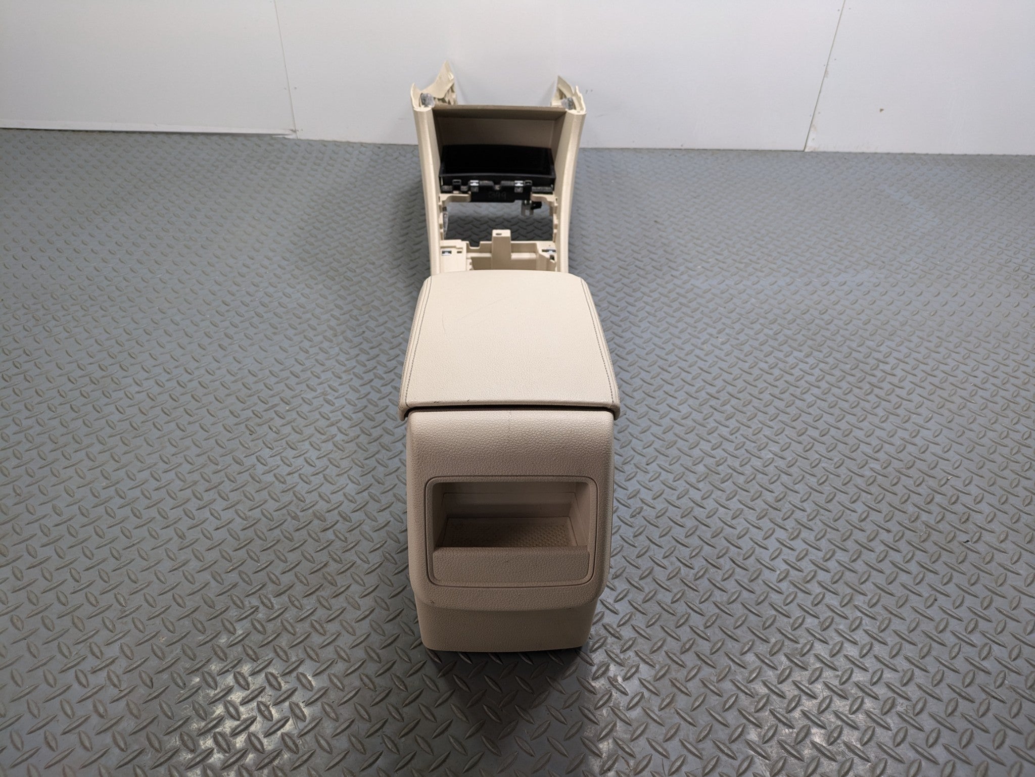 10 - 15 VOLKSWAGEN PASSAT OEM CENTER CONSOLE FRAME BRACKET WITH ARMREST BEIGE