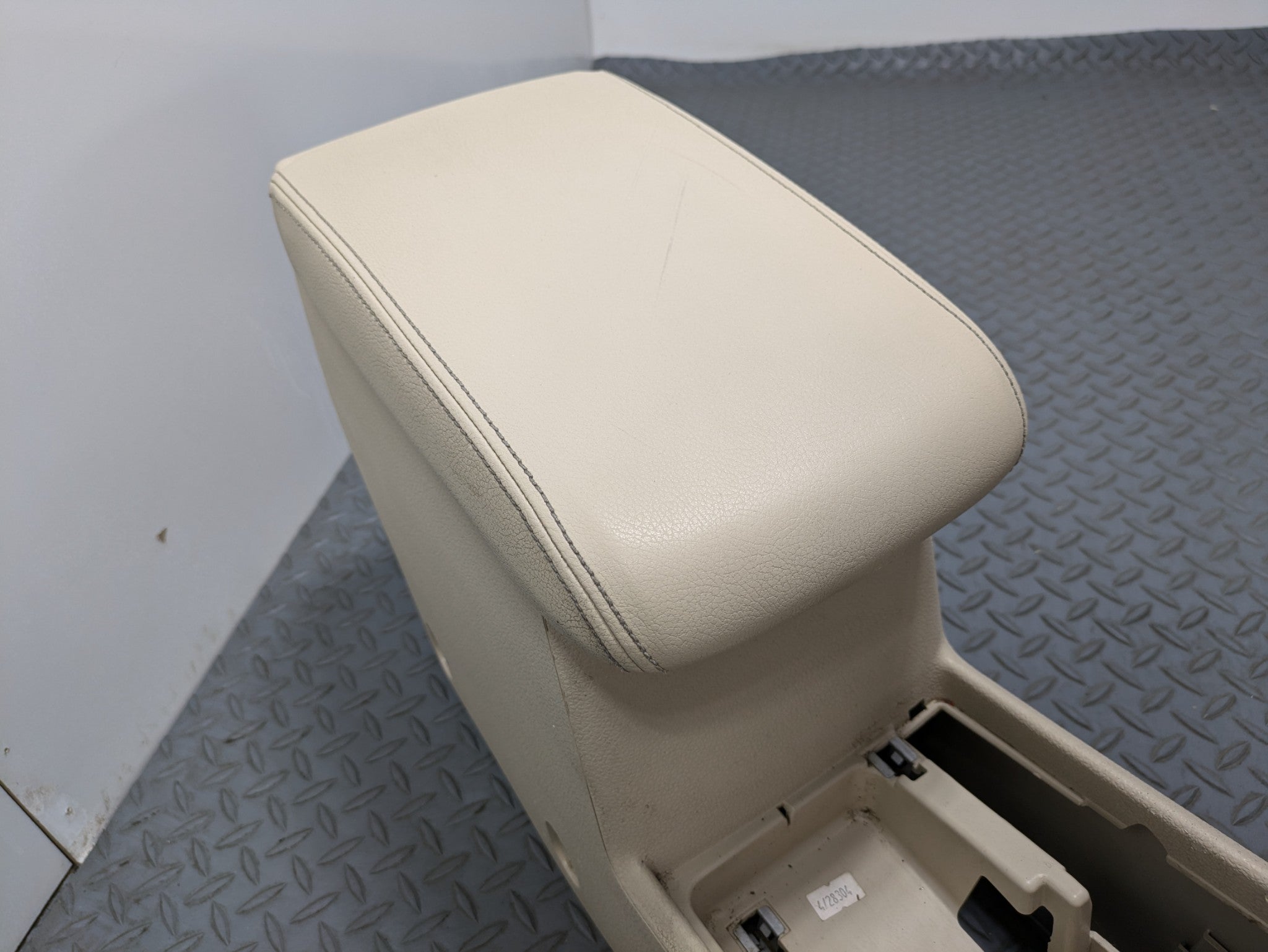 10 - 15 VOLKSWAGEN PASSAT OEM CENTER CONSOLE FRAME BRACKET WITH ARMREST BEIGE