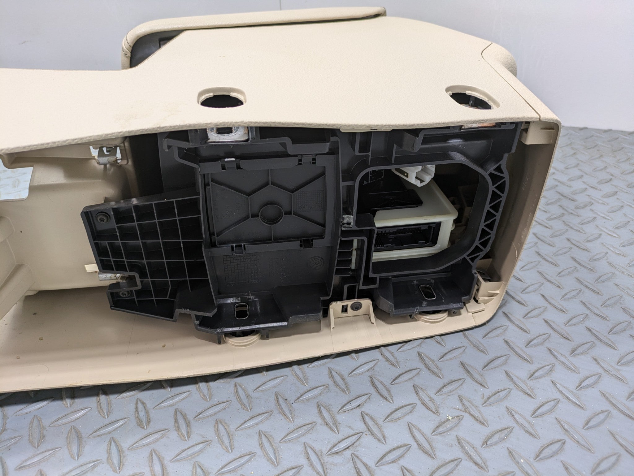 10 - 15 VOLKSWAGEN PASSAT OEM CENTER CONSOLE FRAME BRACKET WITH ARMREST BEIGE