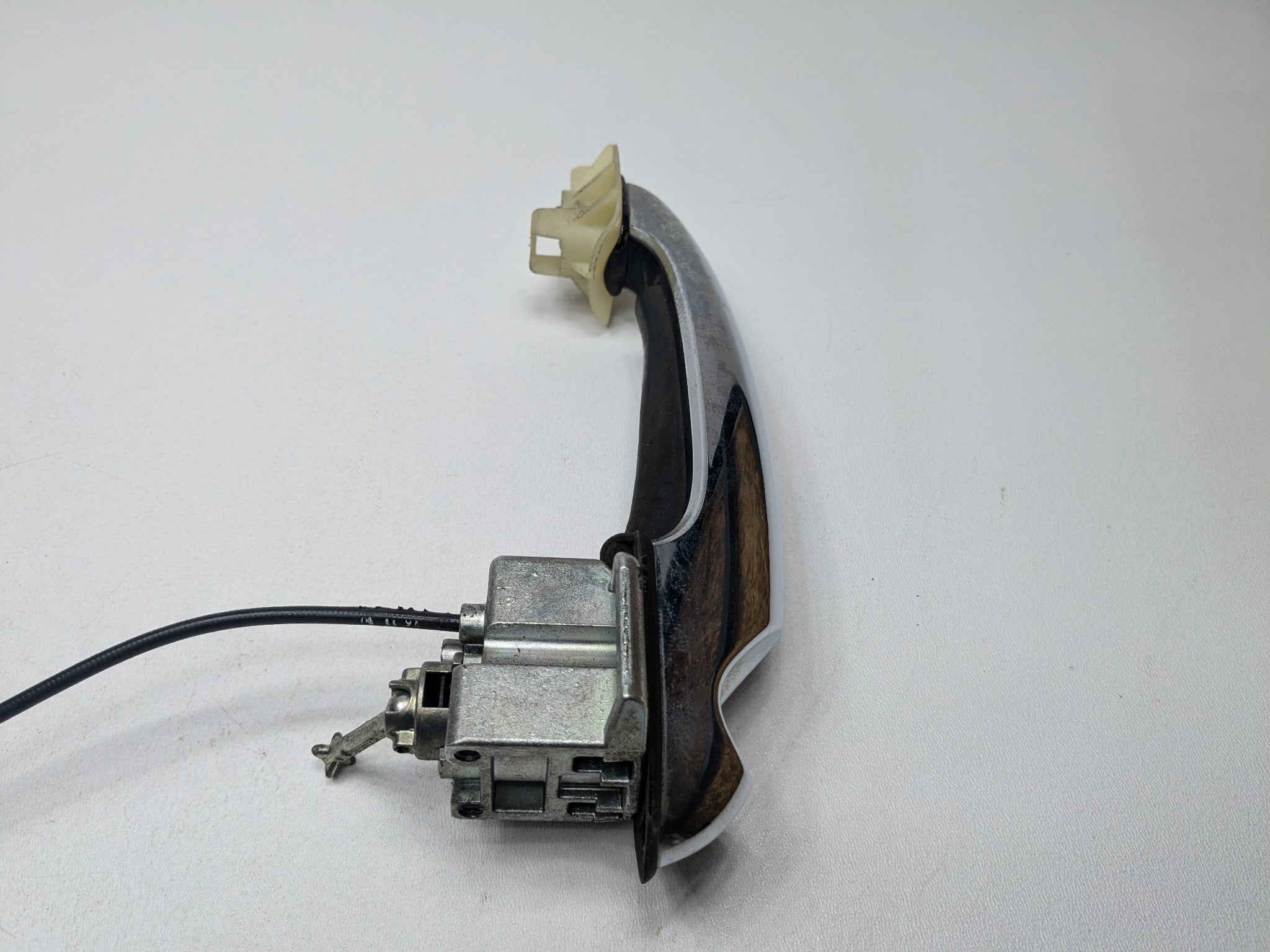 2008 - 2014 MINI COOPER OEM EXTERIOR DOOR HANDLE ASSEMBLY FRONT LEFT DRIVER SIDE