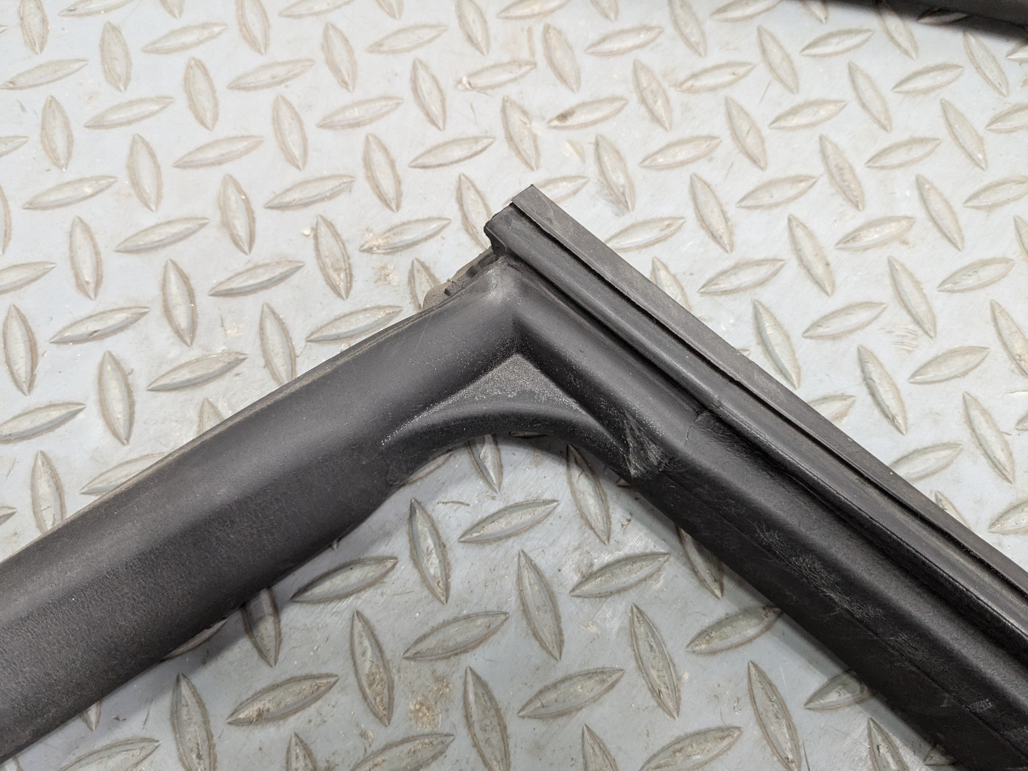 2008 - 2014 MINI COOPER OEM DOOR SEAL WEATHER STRIPPING RUBBER FRONT RIGHT SIDE