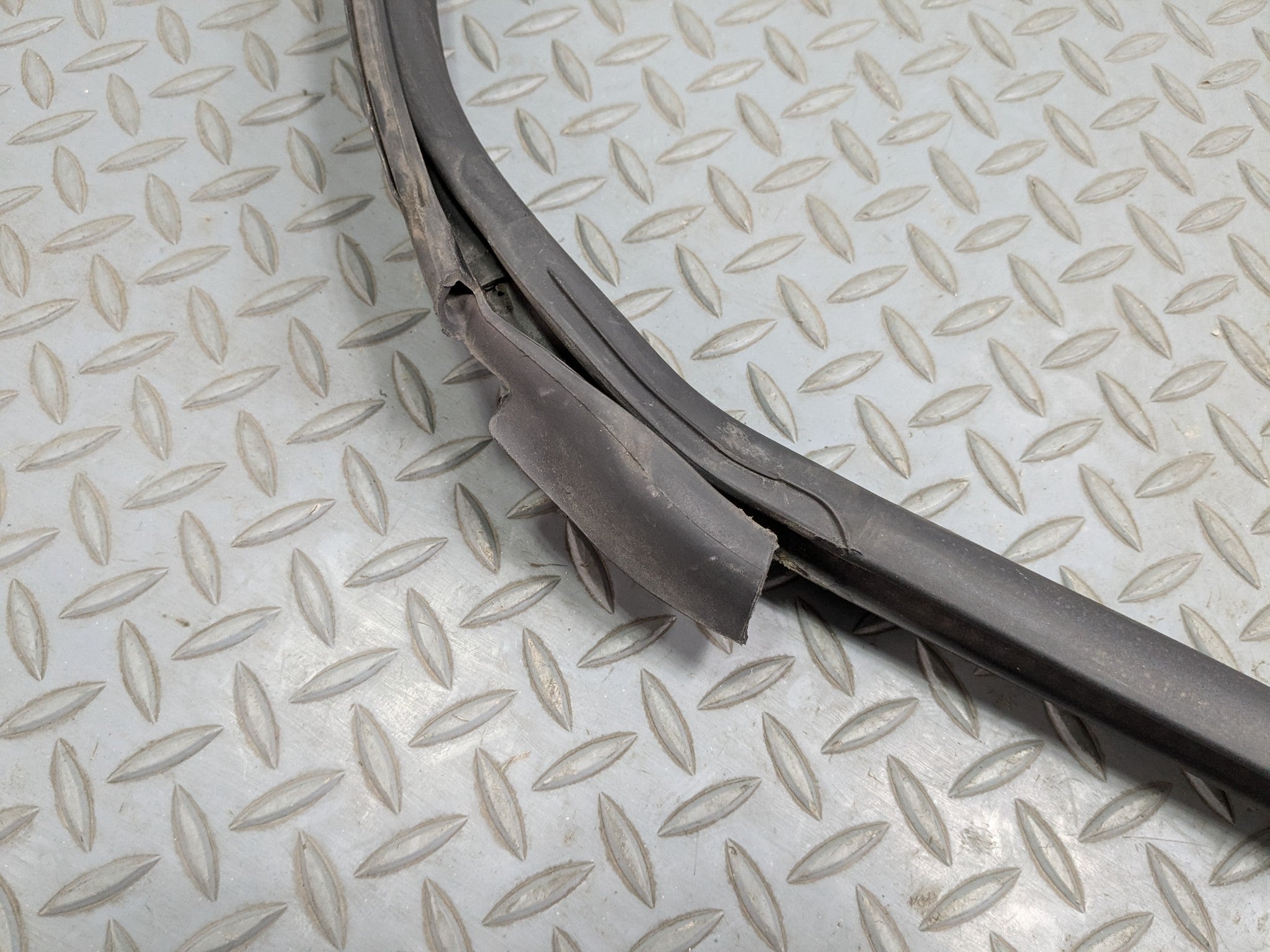 2008 - 2014 MINI COOPER OEM DOOR SEAL WEATHER STRIPPING RUBBER FRONT LEFT SIDE