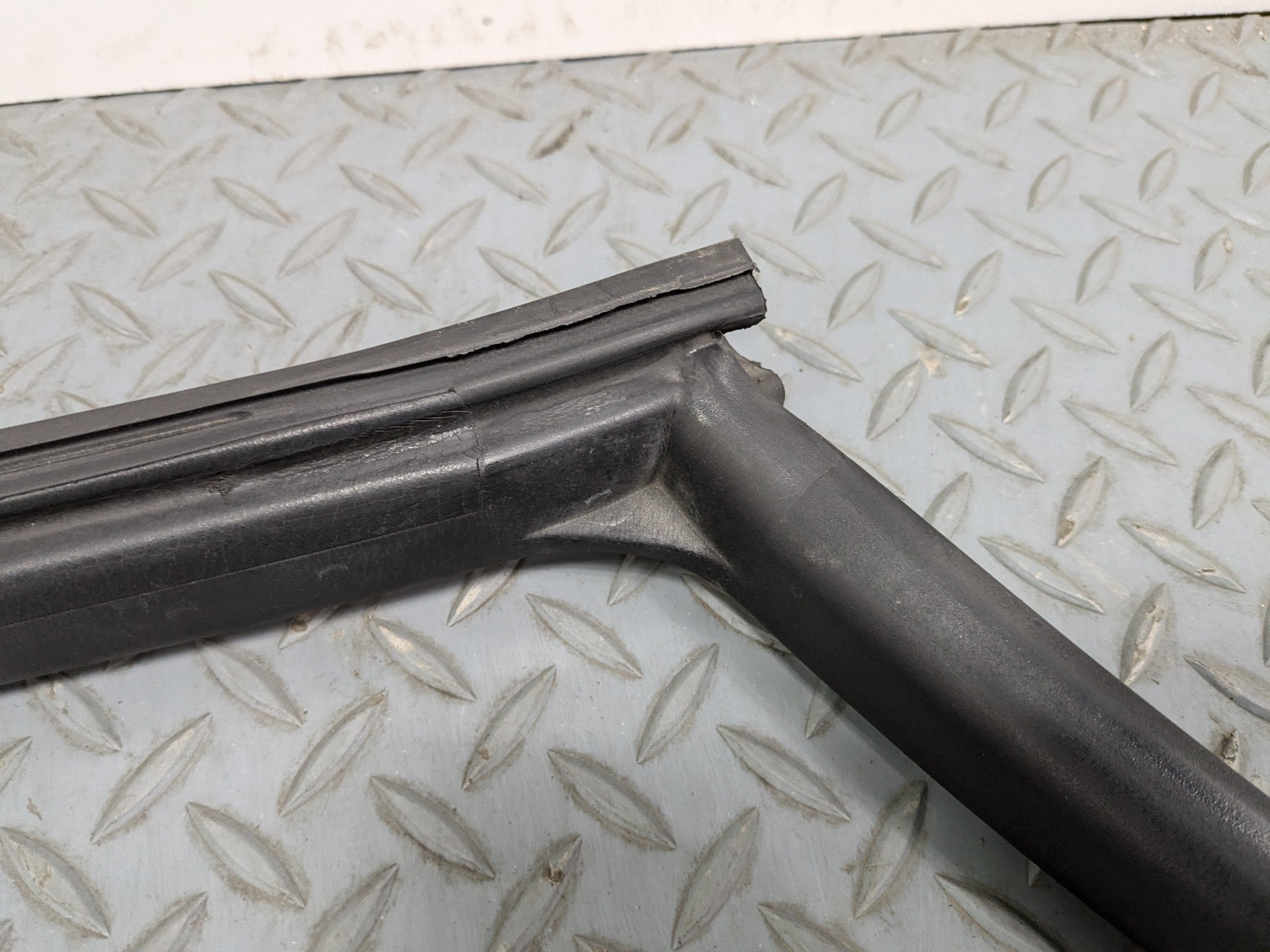 2008 - 2014 MINI COOPER OEM DOOR SEAL WEATHER STRIPPING RUBBER FRONT LEFT SIDE