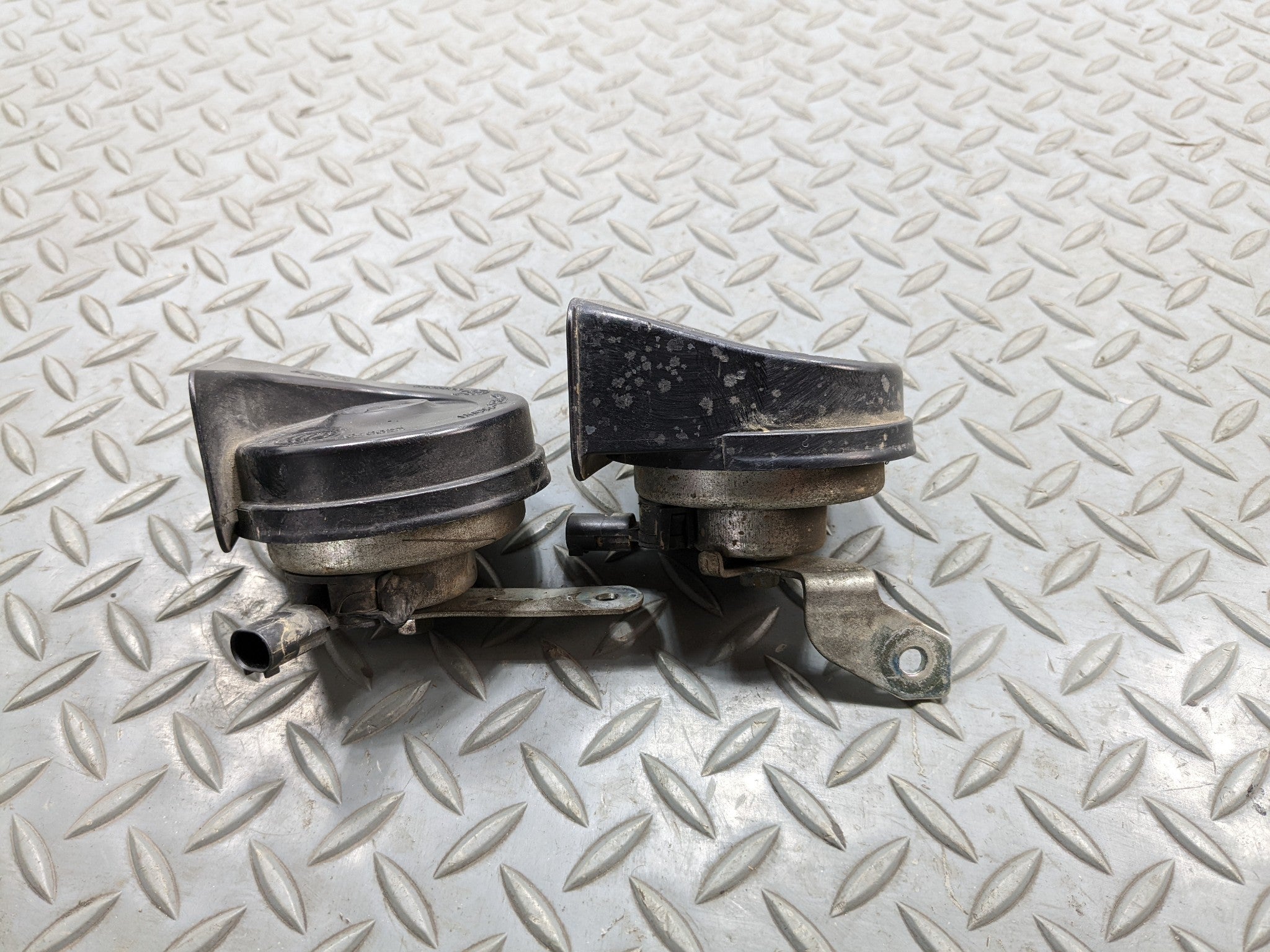 2008 - 2014 MINI COOPER OEM HORN HIGH LOW TONE FREQUENCY PITCH SIGNAL PAIR