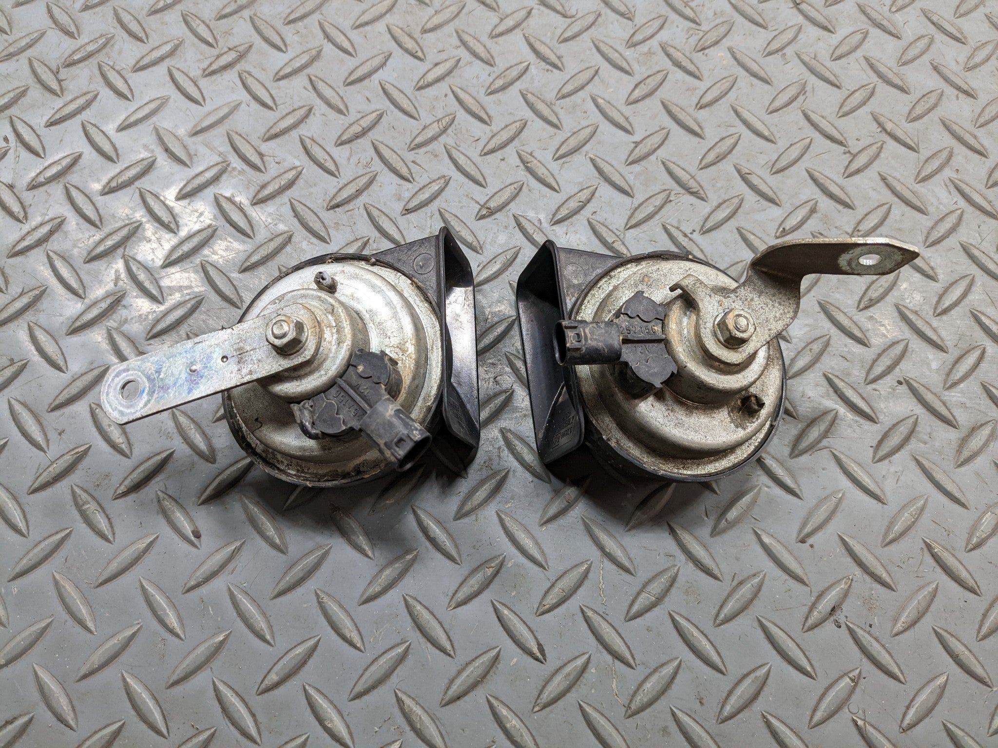 2008 - 2014 MINI COOPER OEM HORN HIGH LOW TONE FREQUENCY PITCH SIGNAL PAIR