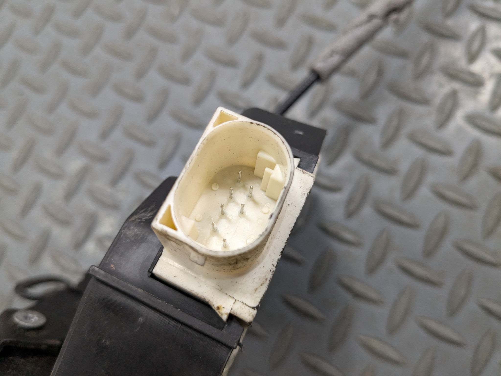 2008 - 2014 MINI COOPER OEM DOOR LATCH LOCK ACTUATOR FRONT RIGHT PASSENGER SIDE