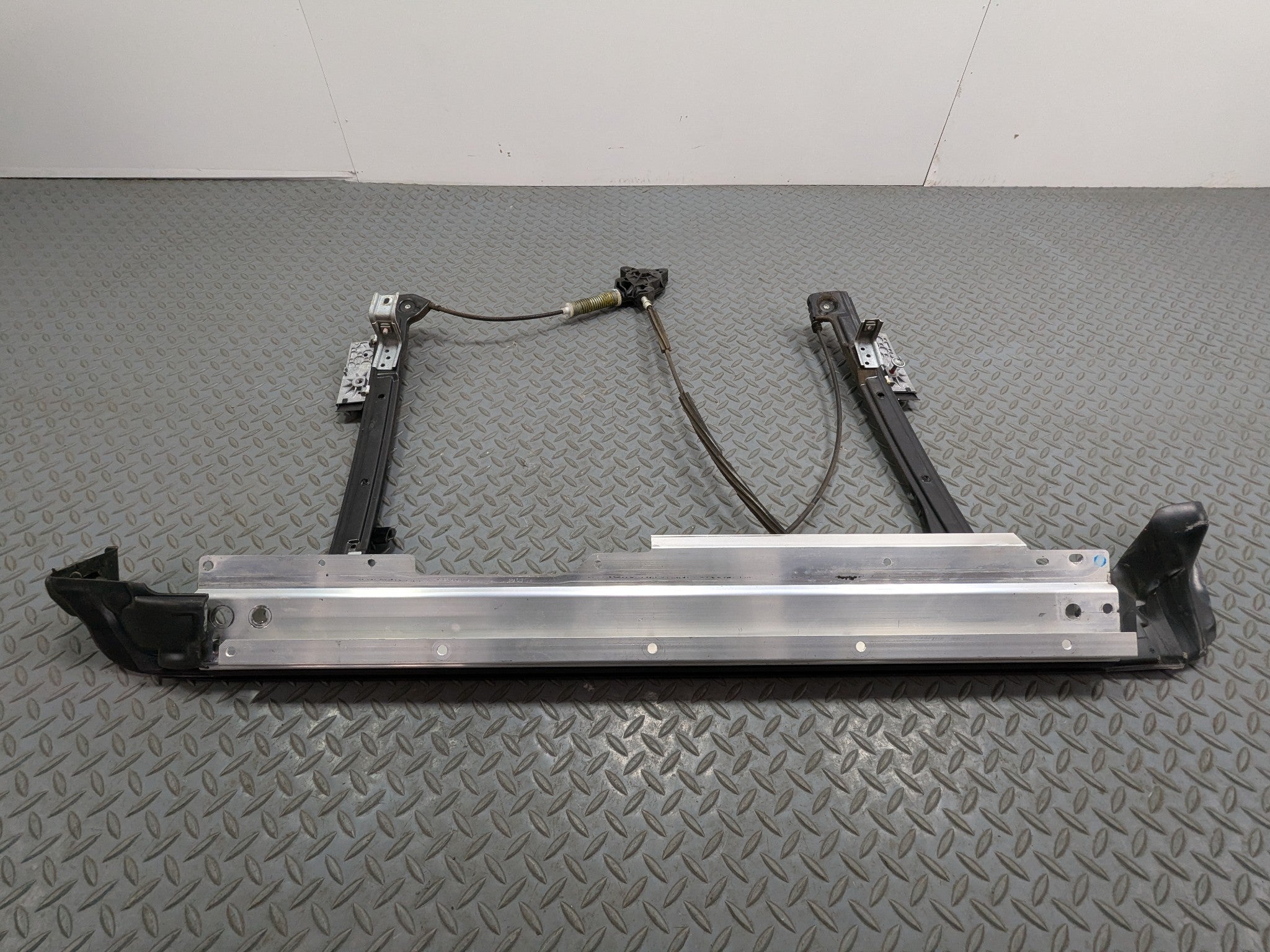 2008 - 2014 MINI COOPER OEM DOOR REGULATOR FRONT LEFT DRIVER SIDE