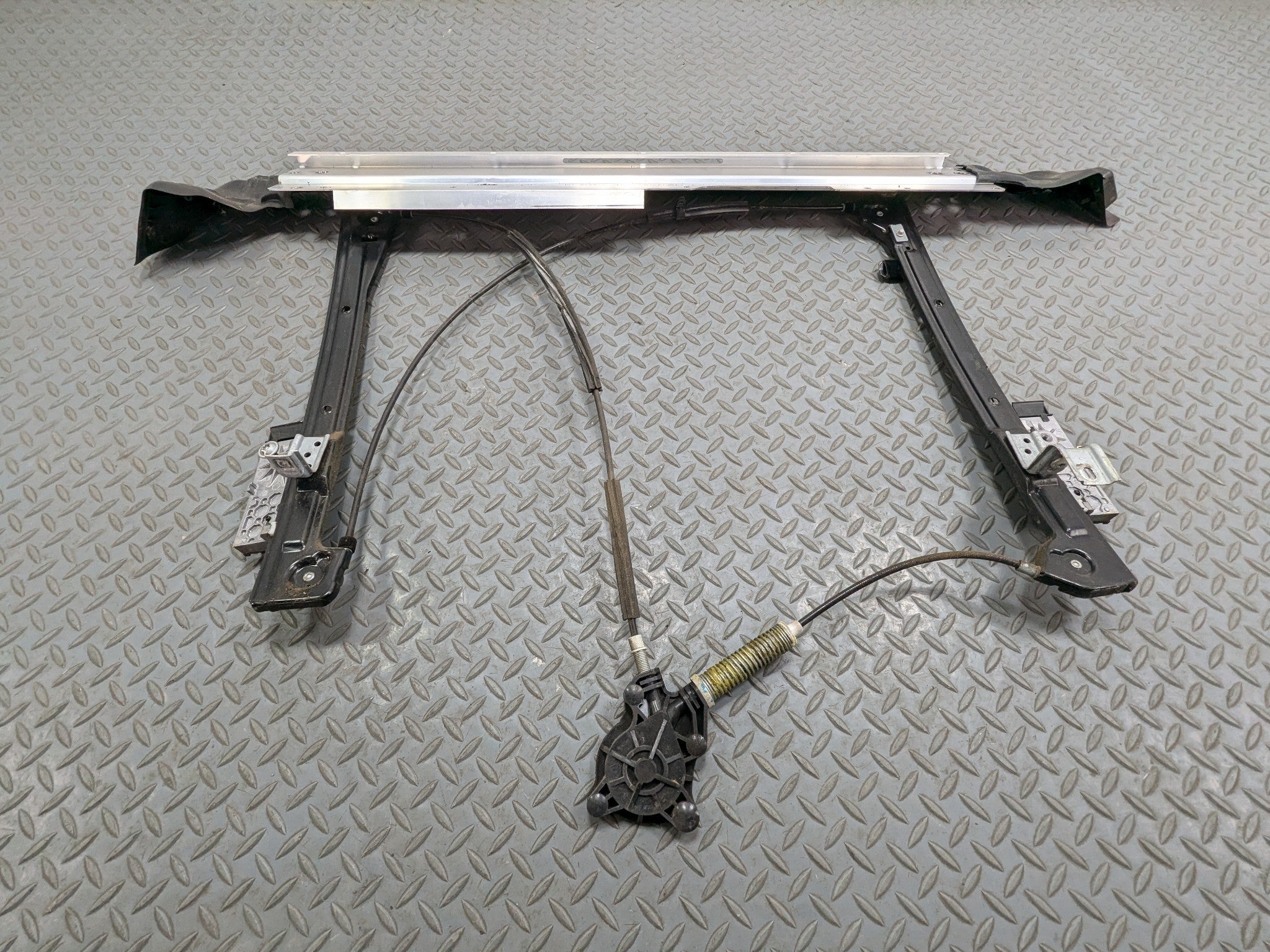 2008 - 2014 MINI COOPER OEM DOOR REGULATOR FRONT LEFT DRIVER SIDE