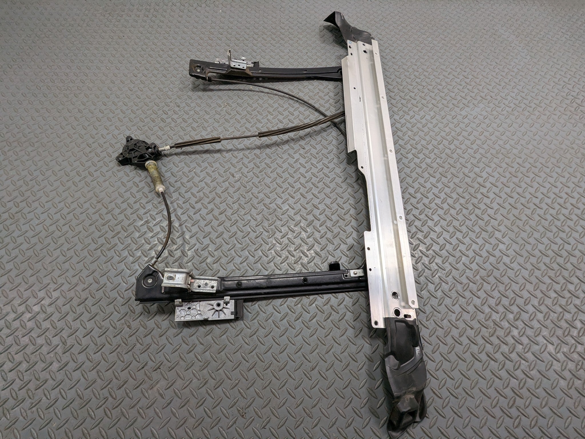 2008 - 2014 MINI COOPER OEM DOOR REGULATOR FRONT LEFT DRIVER SIDE