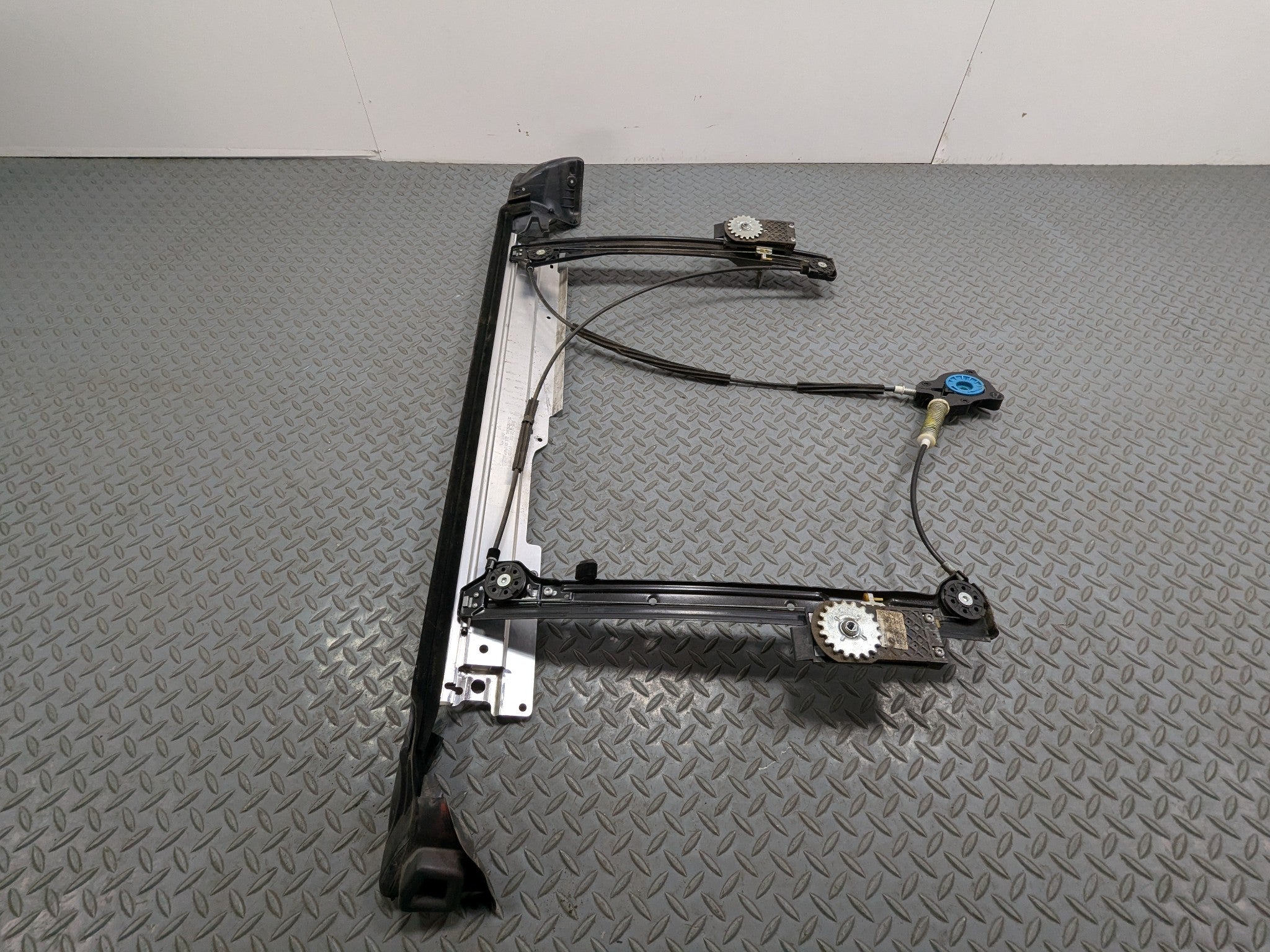 2008 - 2014 MINI COOPER OEM DOOR REGULATOR FRONT LEFT DRIVER SIDE