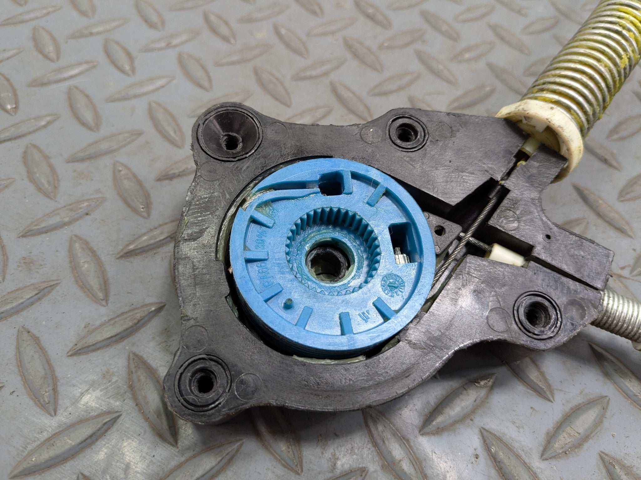 2008 - 2014 MINI COOPER OEM DOOR REGULATOR FRONT LEFT DRIVER SIDE