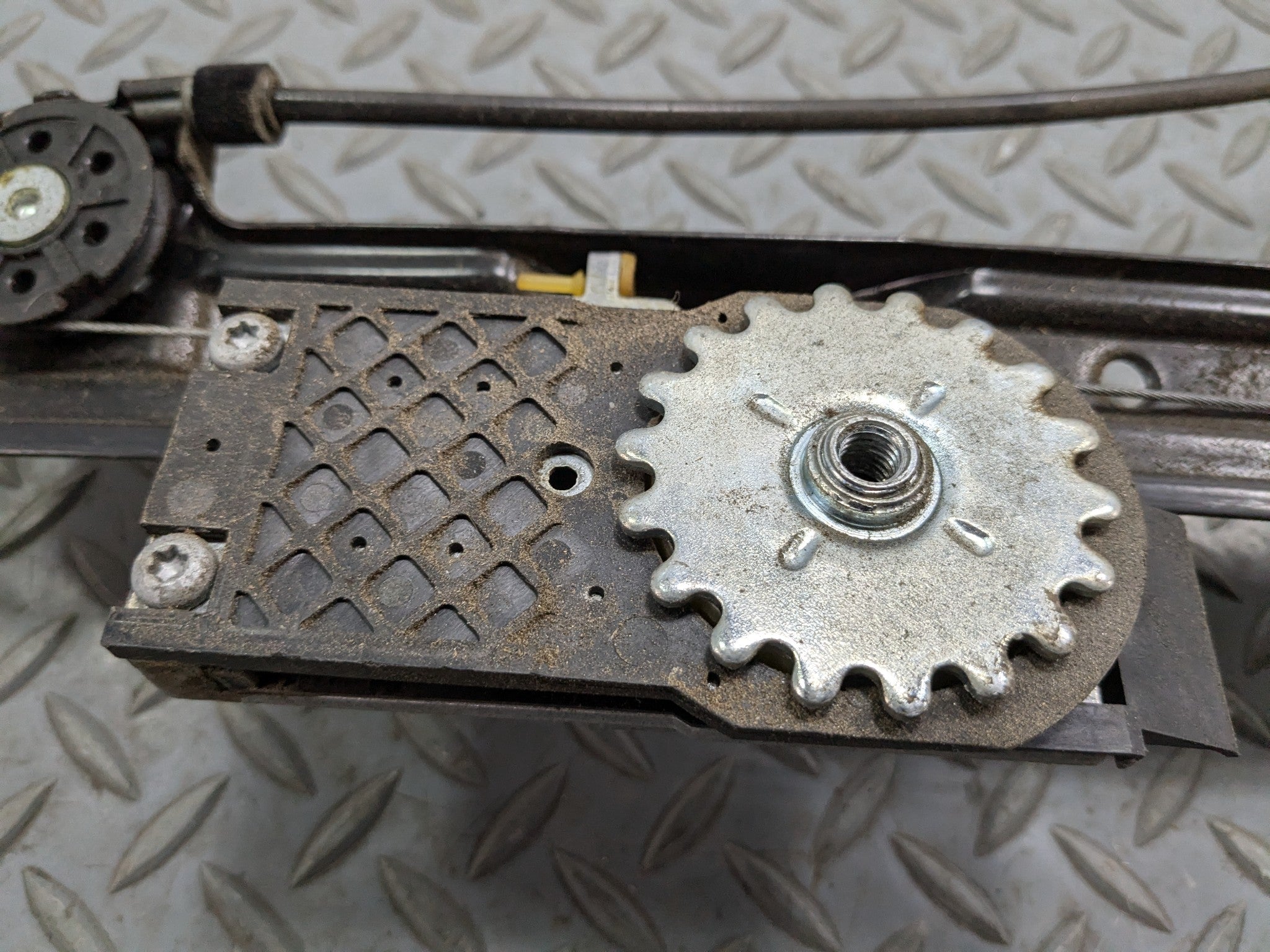 2008 - 2014 MINI COOPER OEM DOOR REGULATOR FRONT LEFT DRIVER SIDE