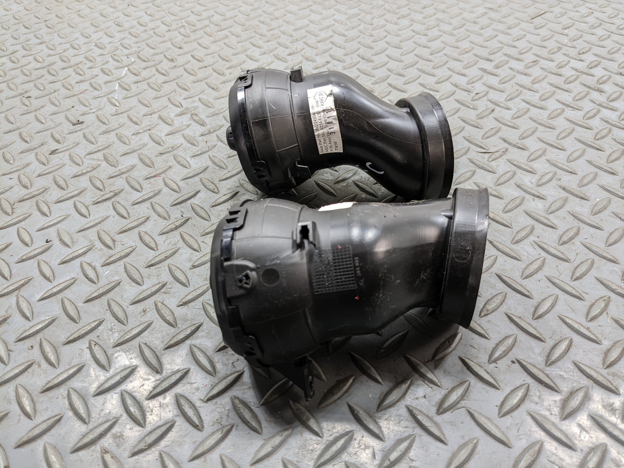 2008 - 2014 MINI COOPER OEM AIR CONDITIONING HEATER VENTS FRONT CENTER