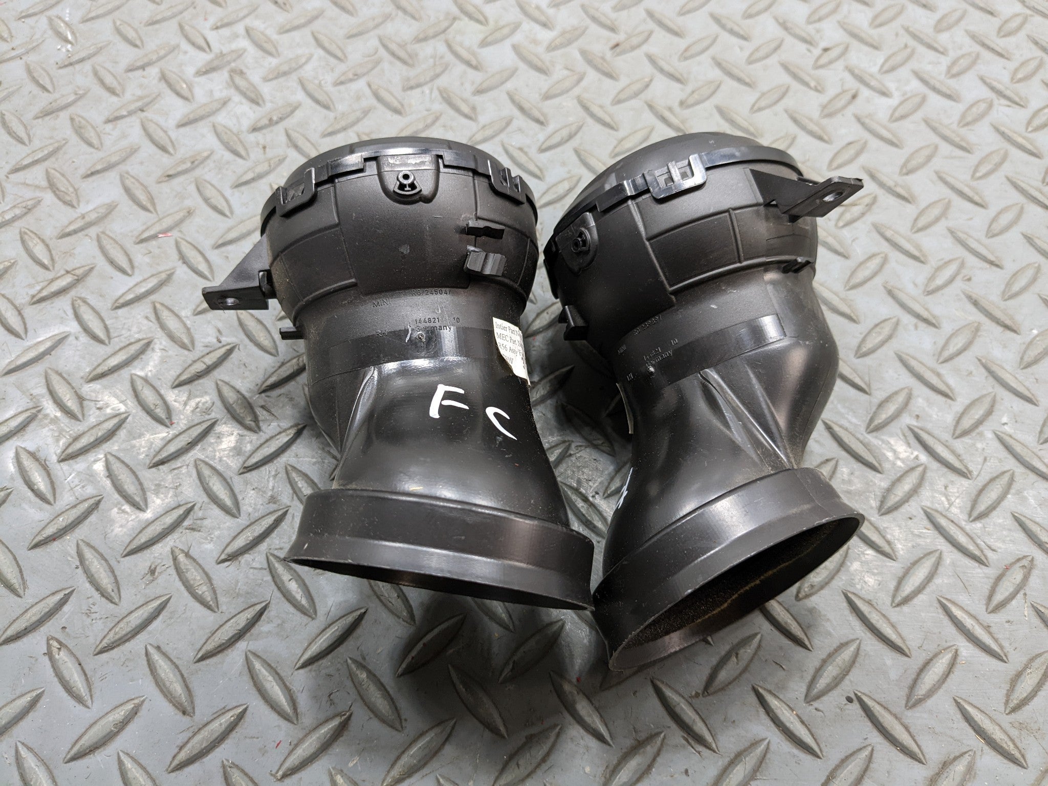 2008 - 2014 MINI COOPER OEM AIR CONDITIONING HEATER VENTS FRONT CENTER