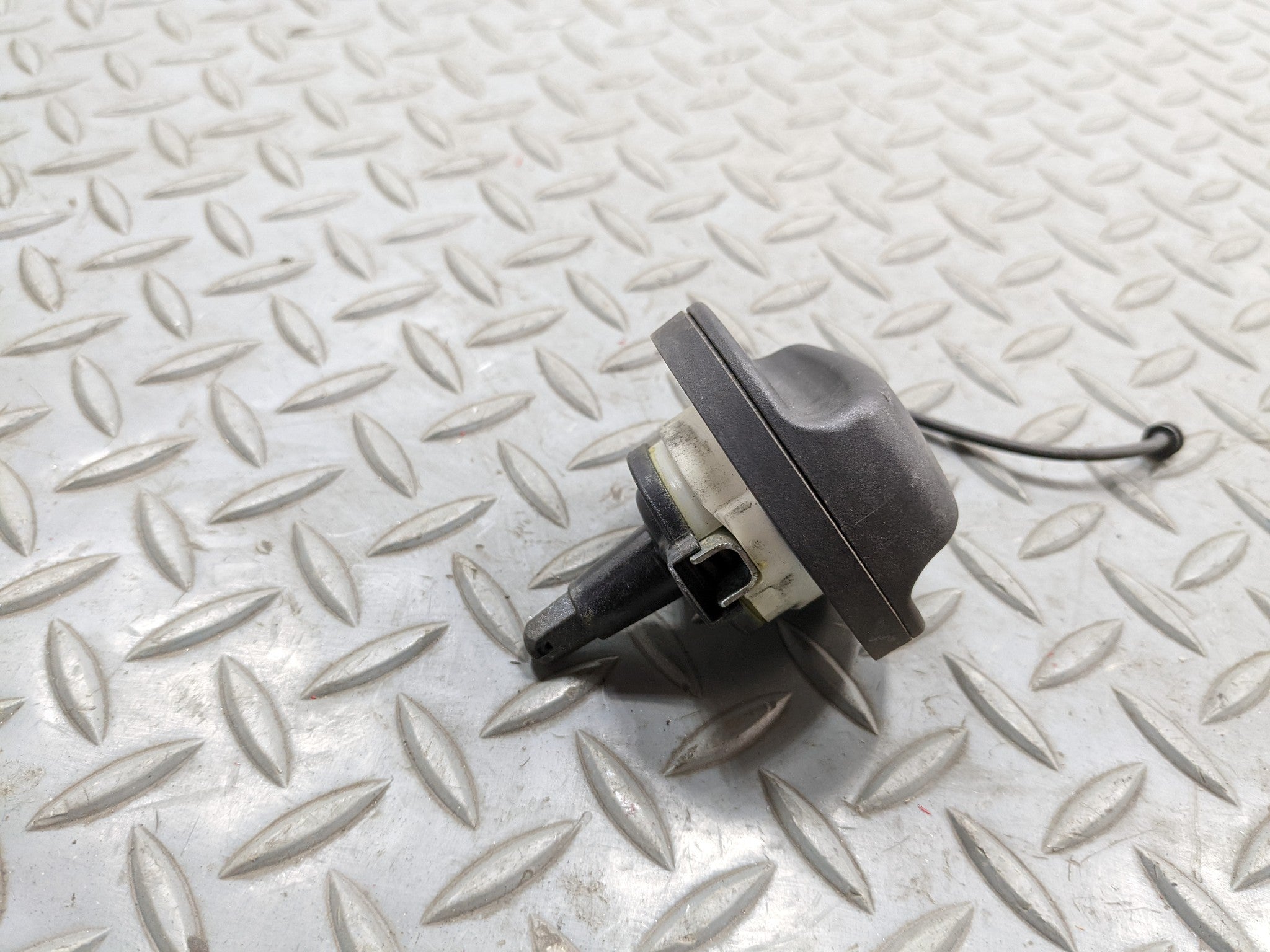 2008 - 2014 MINI COOPER OEM GAS FUEL FILLER CAP COVER ASSEMBLY