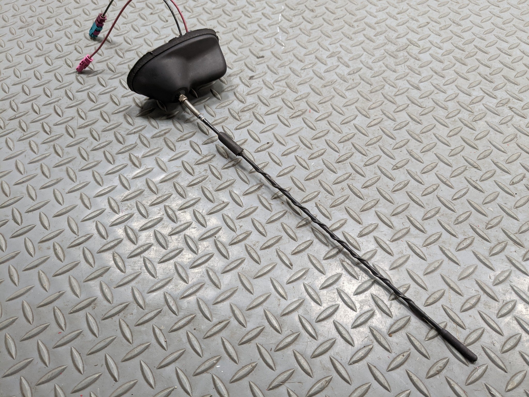 2008 - 2014 MINI COOPER OEM SHARK FIN RADIO ROOF ANTENNA ASSEMBLY BLACK