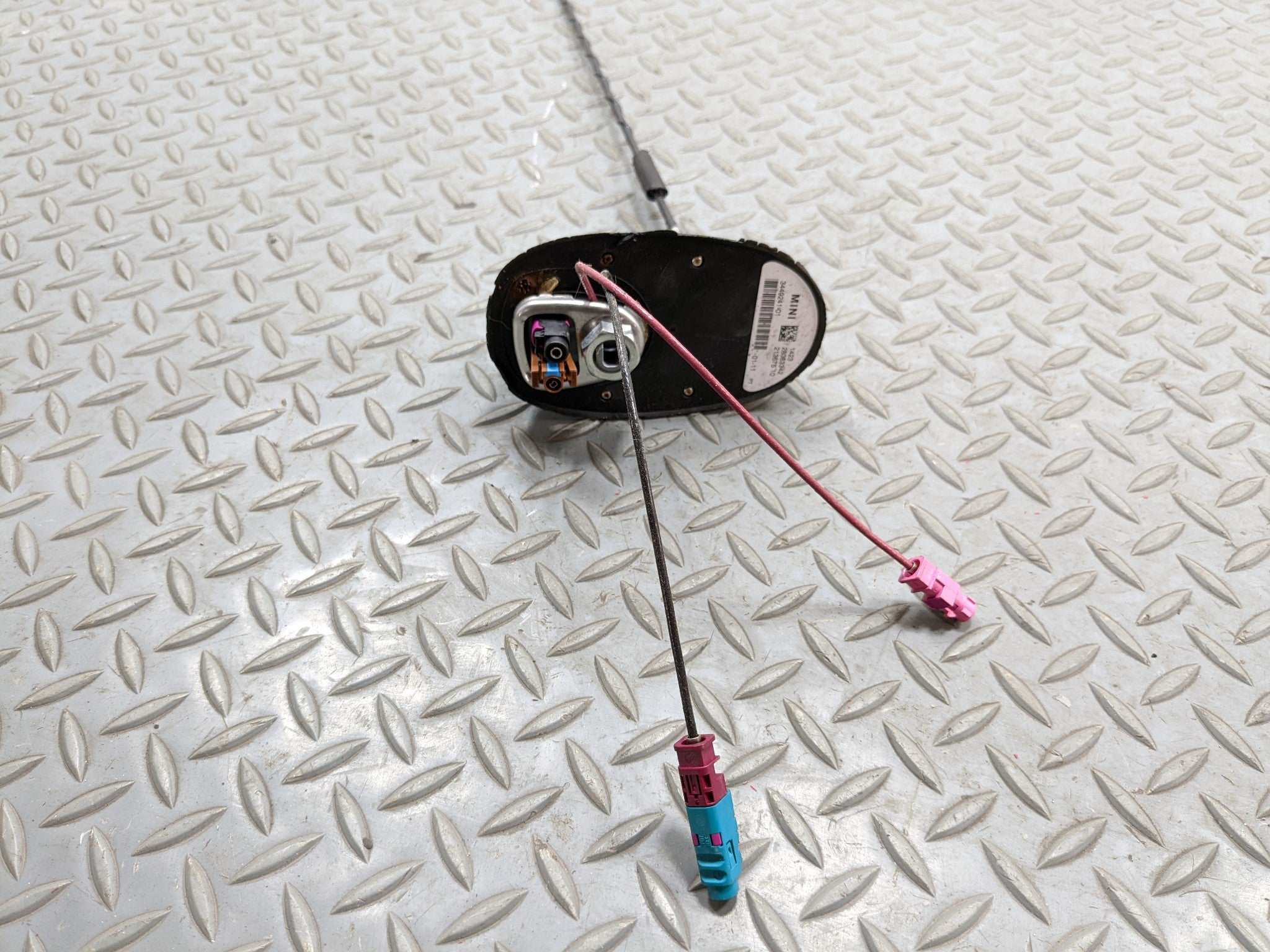 2008 - 2014 MINI COOPER OEM SHARK FIN RADIO ROOF ANTENNA ASSEMBLY BLACK