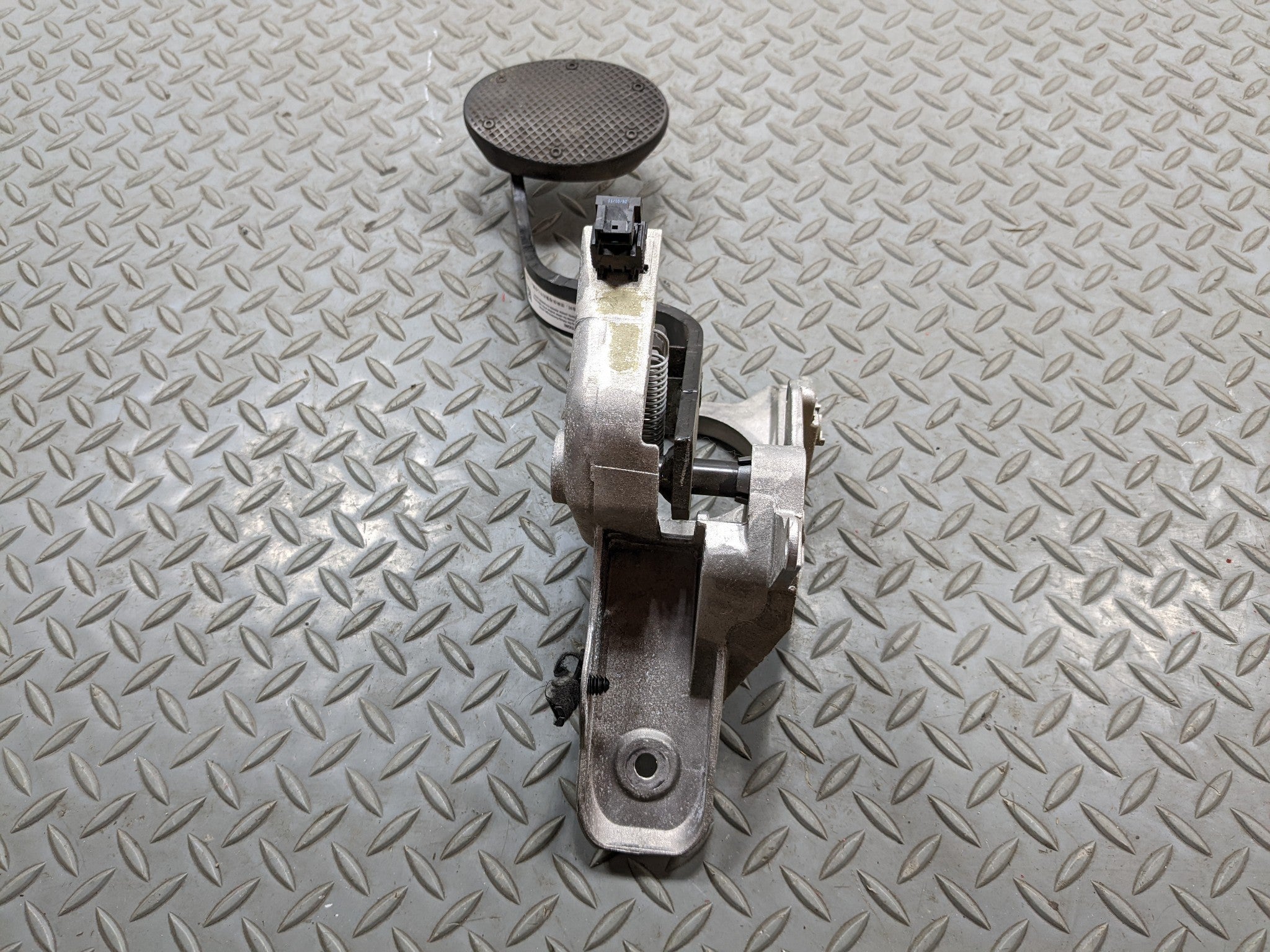 2008 - 2014 MINI COOPER OEM BRAKE PEDAL WITH BRACKET FOOT STOP ASSEMBLY