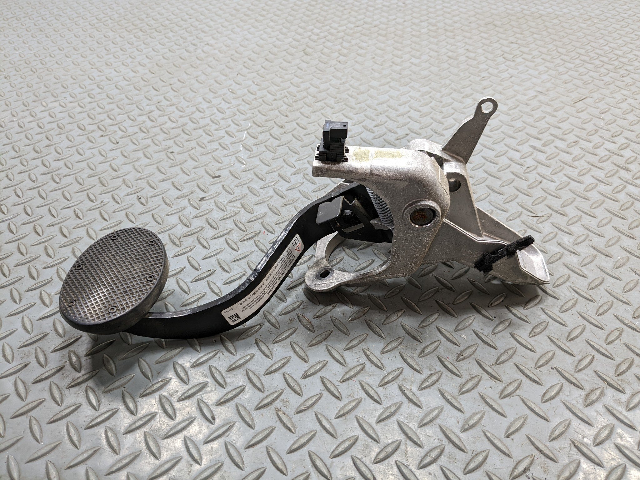 2008 - 2014 MINI COOPER OEM BRAKE PEDAL WITH BRACKET FOOT STOP ASSEMBLY