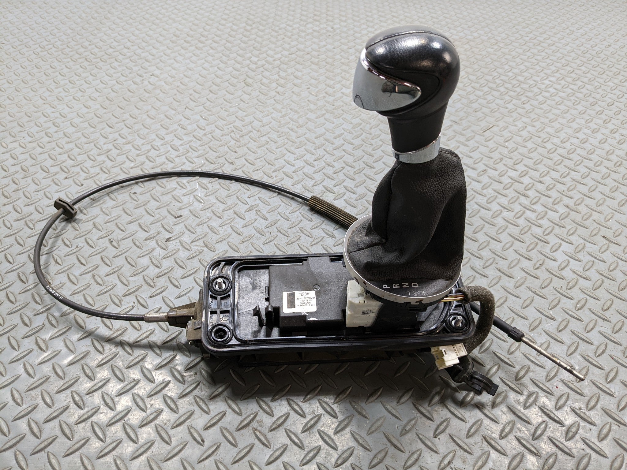 2008 - 2014 MINI COOPER OEM AUTOMATIC TRANSMISSION FLOOR SHIFTER