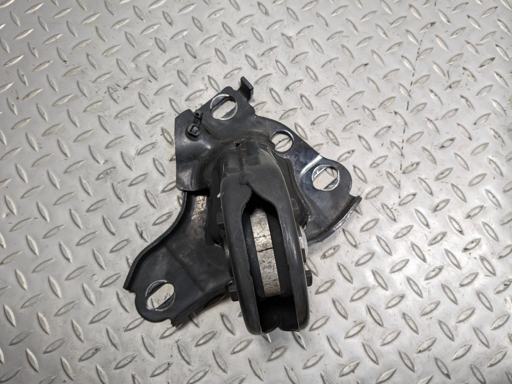 2008 - 2014 MINI COOPER OEM LOWER TRAILING ARM BRACKET BUSHING REAR RIGHT SIDE