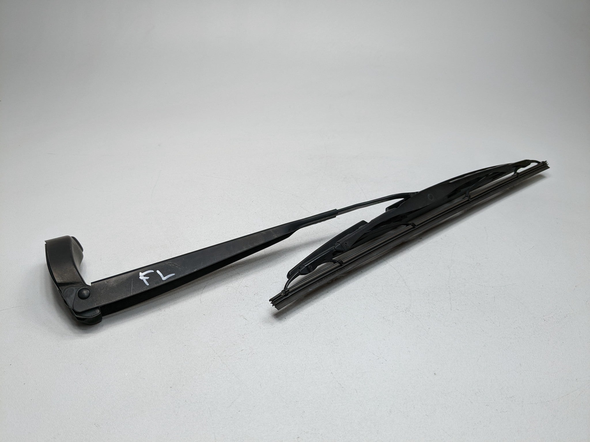 2008 - 2014 MINI COOPER OEM WINDSHIELD WIPER ARM WITH BLADE FRONT LEFT SIDE