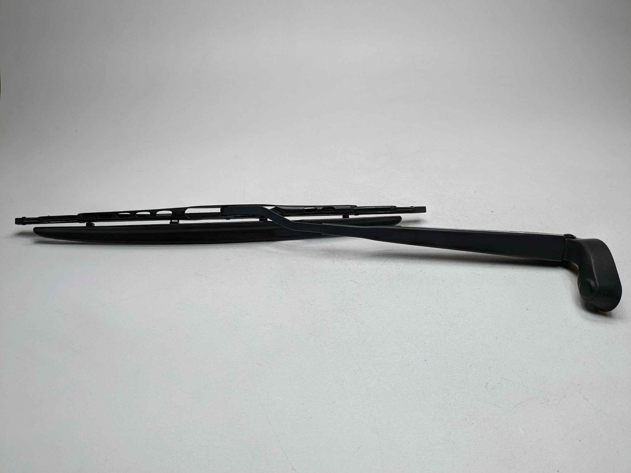 2008 - 2014 MINI COOPER OEM WINDSHIELD WIPER ARM WITH BLADE FRONT LEFT SIDE
