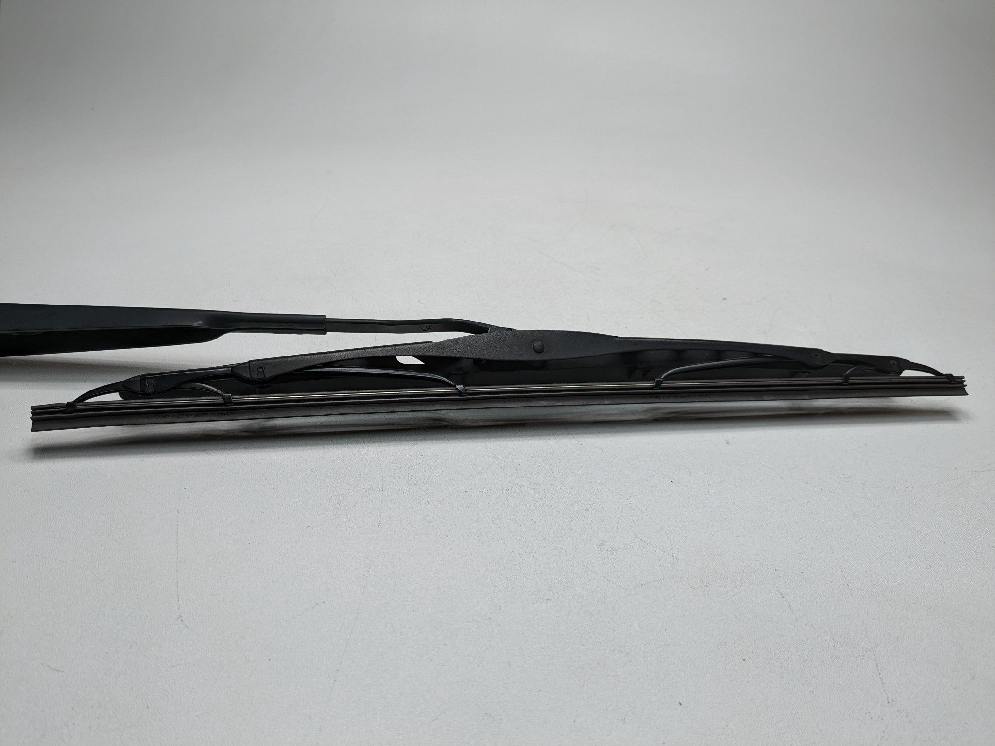 2008 - 2014 MINI COOPER OEM WINDSHIELD WIPER ARM WITH BLADE FRONT LEFT SIDE