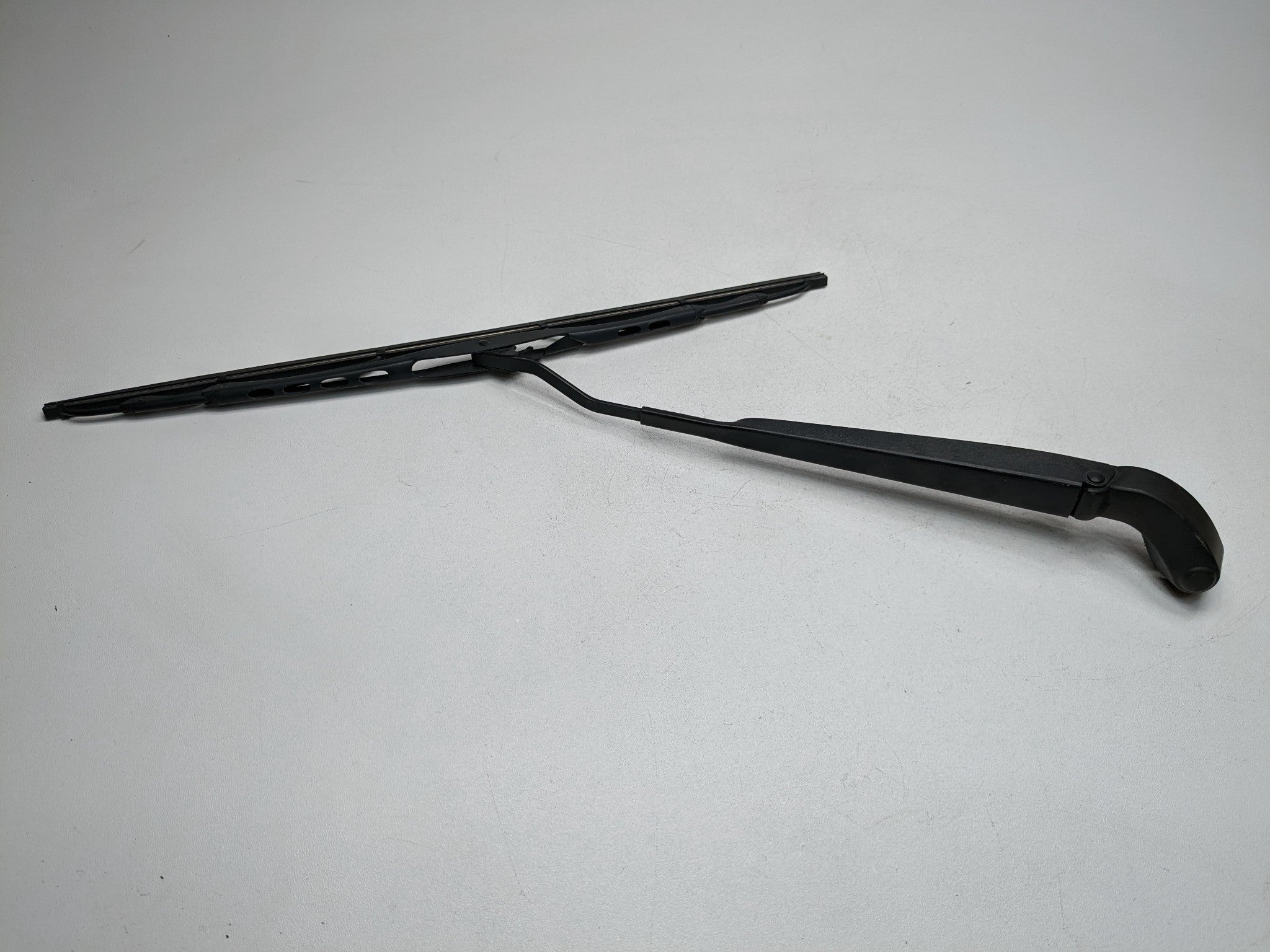 2008 - 2014 MINI COOPER OEM WINDSHIELD WIPER ARM WITH BLADE FRONT RIGHT SIDE