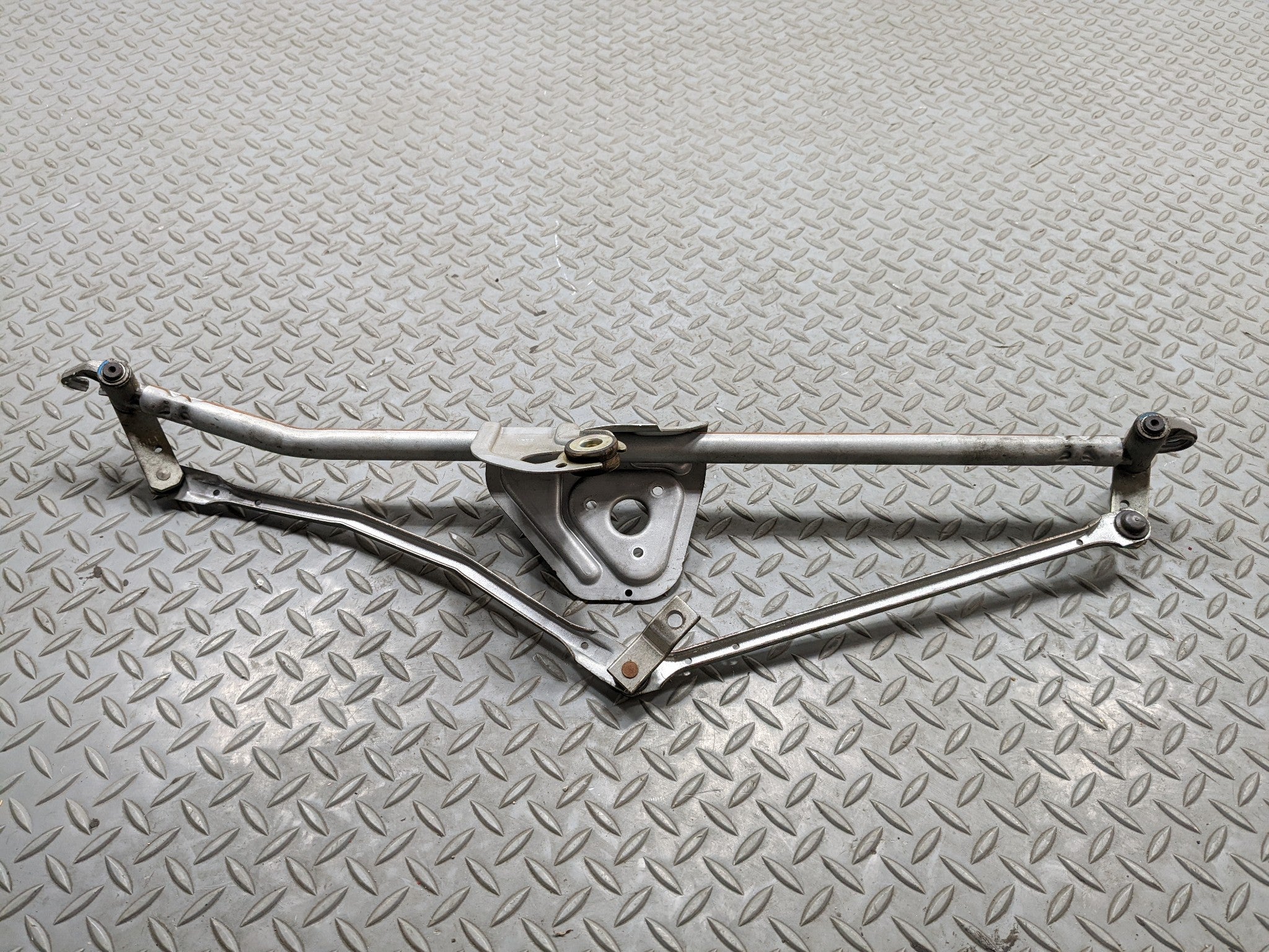 2008 - 2014 MINI COOPER OEM WIPER TRANSMISSION LINKAGE FRONT WINDSHIELD