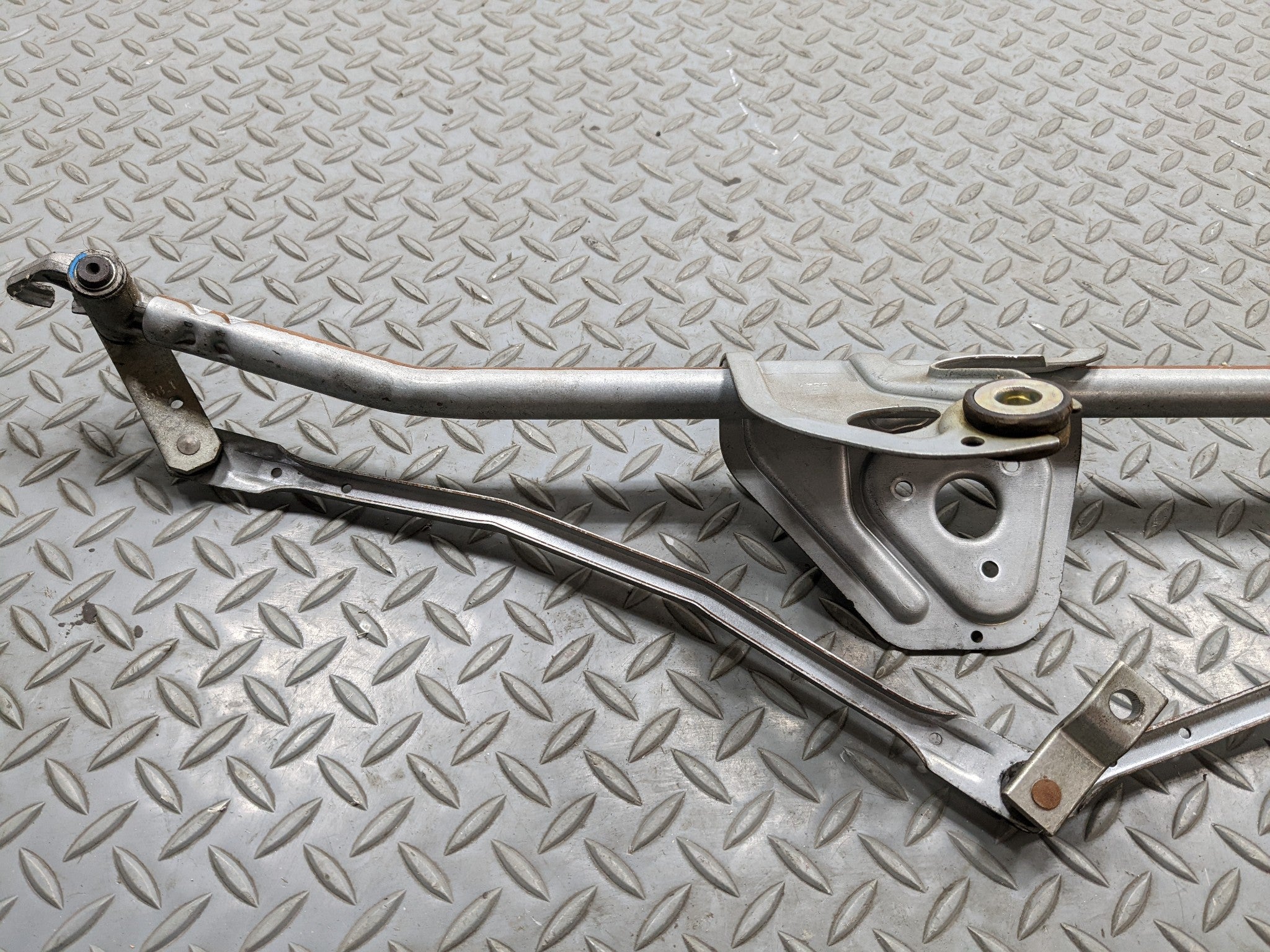 2008 - 2014 MINI COOPER OEM WIPER TRANSMISSION LINKAGE FRONT WINDSHIELD