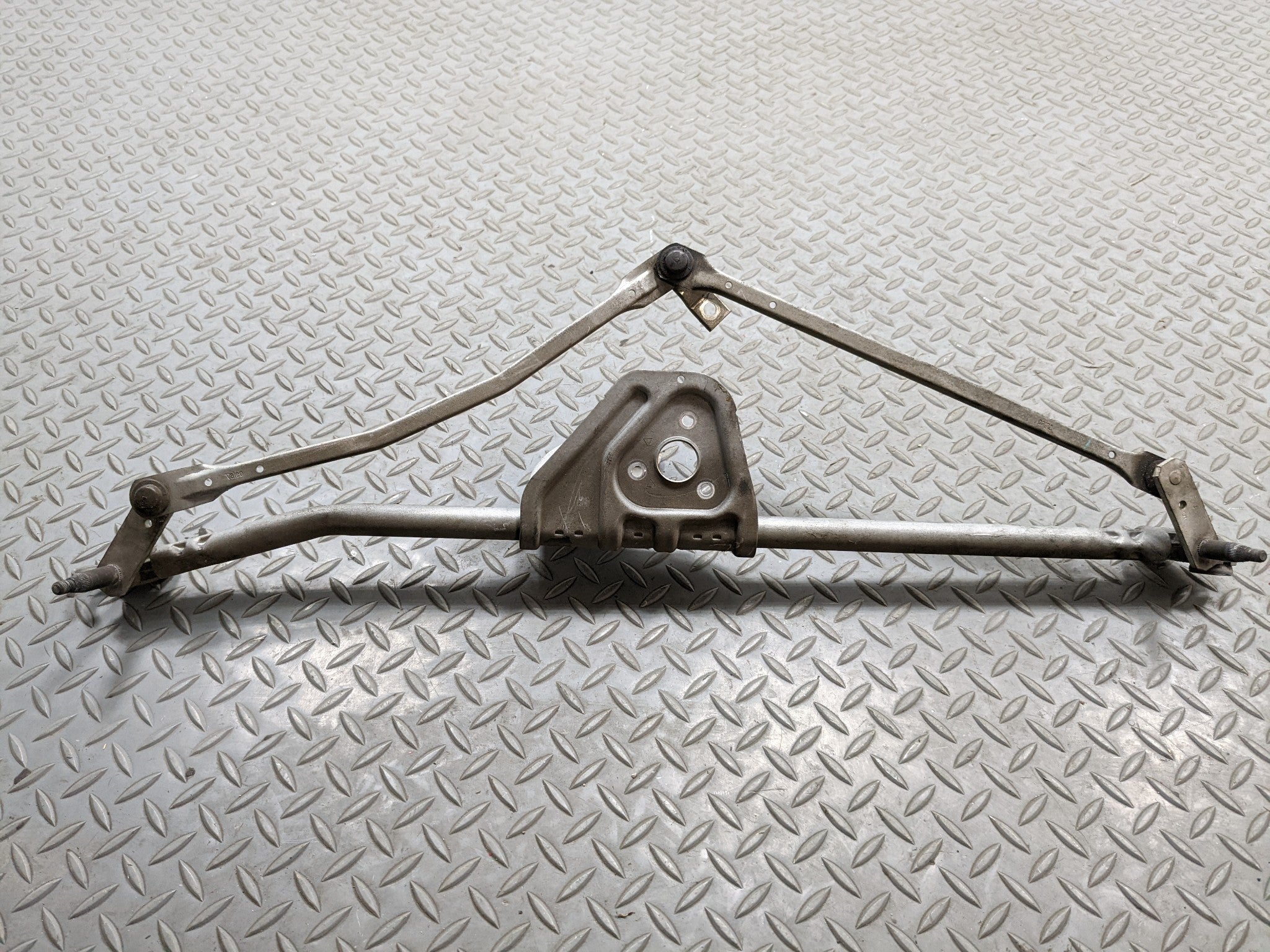 2008 - 2014 MINI COOPER OEM WIPER TRANSMISSION LINKAGE FRONT WINDSHIELD