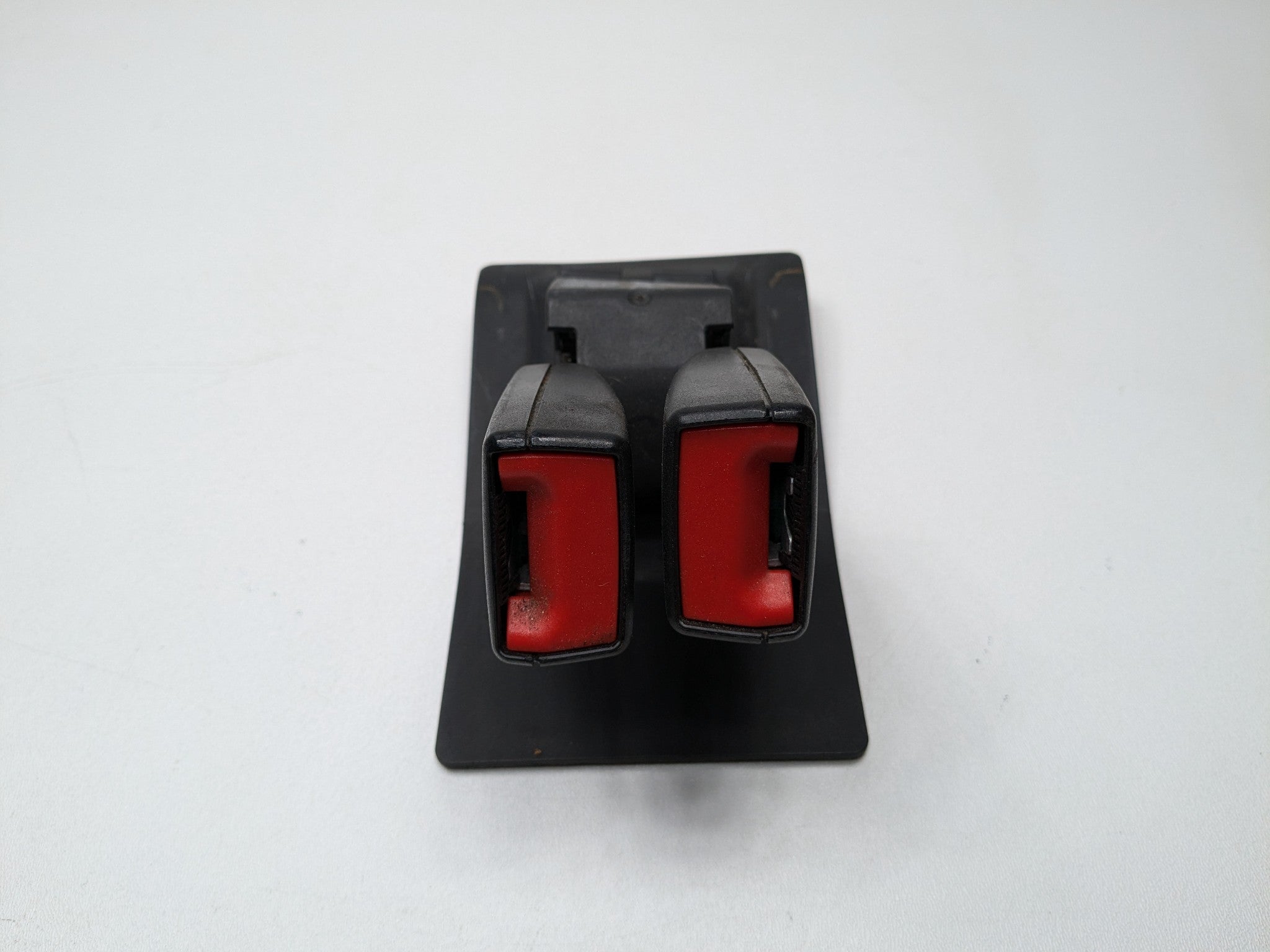 2008 - 2014 MINI COOPER OEM SEAT BELT DOUBLE BUCKLE REAR CENTER