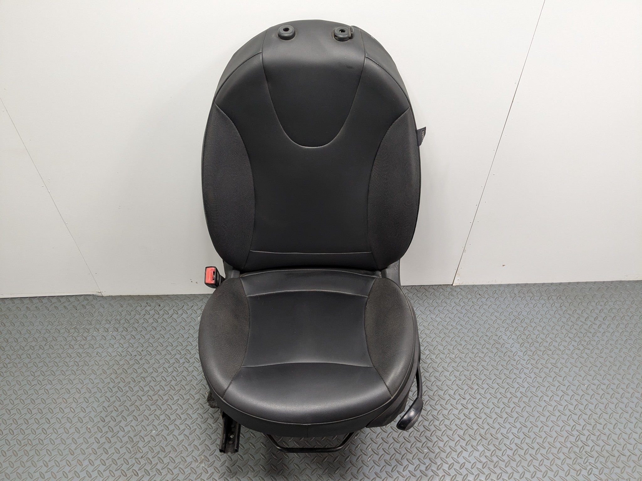 2008 - 2014 MINI COOPER OEM DRIVER SIDE SEAT ASSEMBLY LEATHER BLACK FRONT LEFT