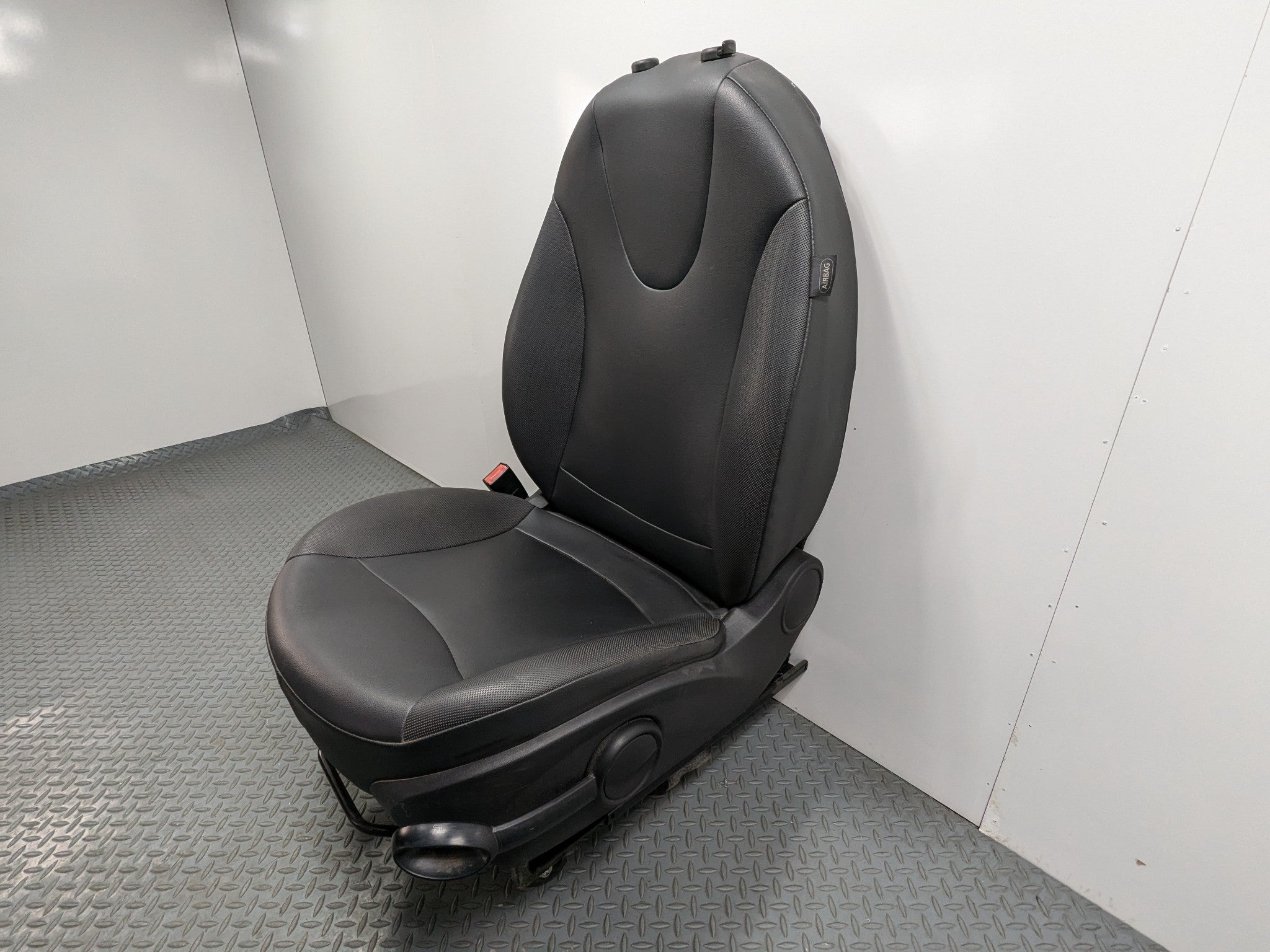 2008 - 2014 MINI COOPER OEM DRIVER SIDE SEAT ASSEMBLY LEATHER BLACK FRONT LEFT