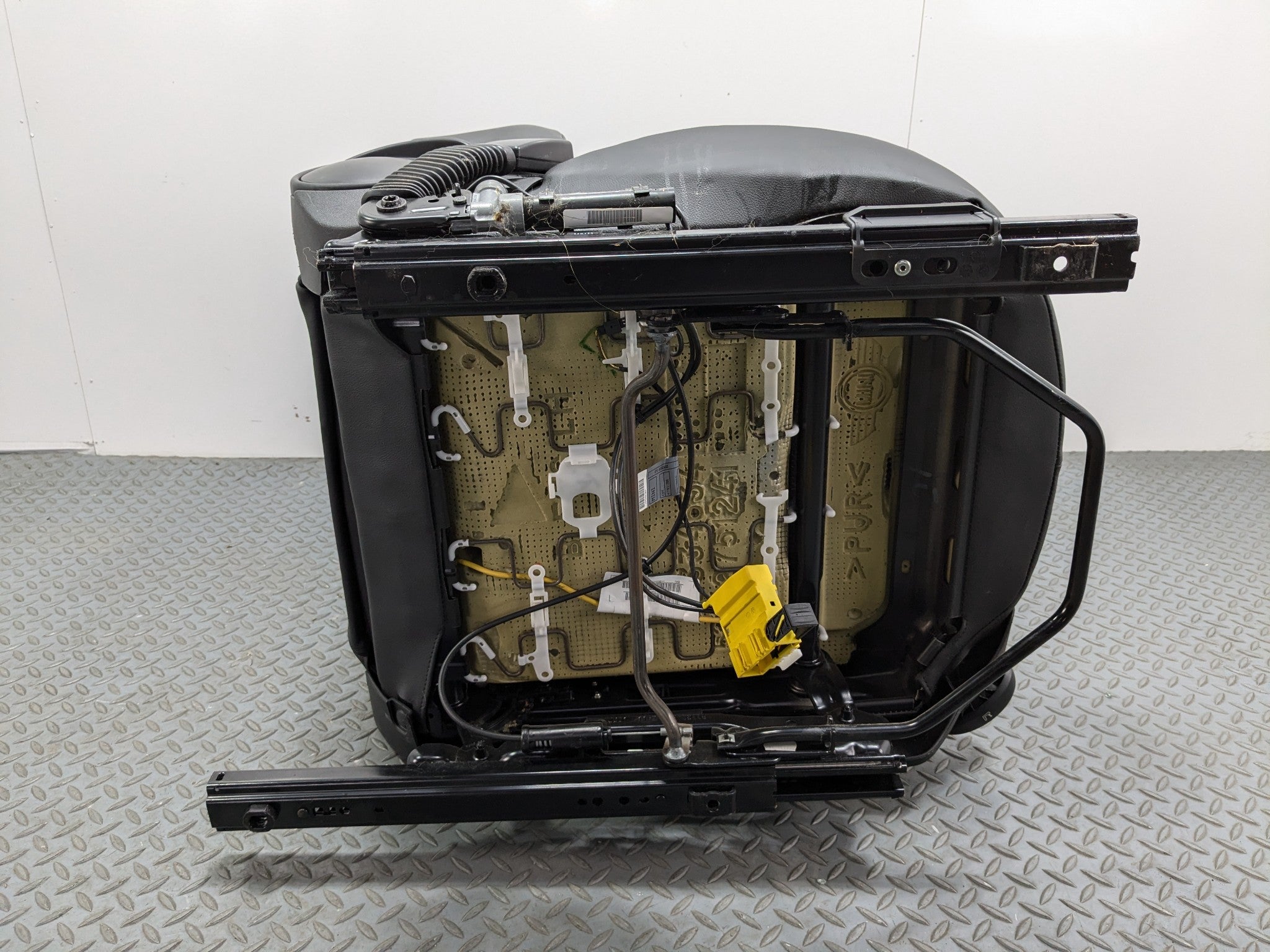 2008 - 2014 MINI COOPER OEM DRIVER SIDE SEAT ASSEMBLY LEATHER BLACK FRONT LEFT