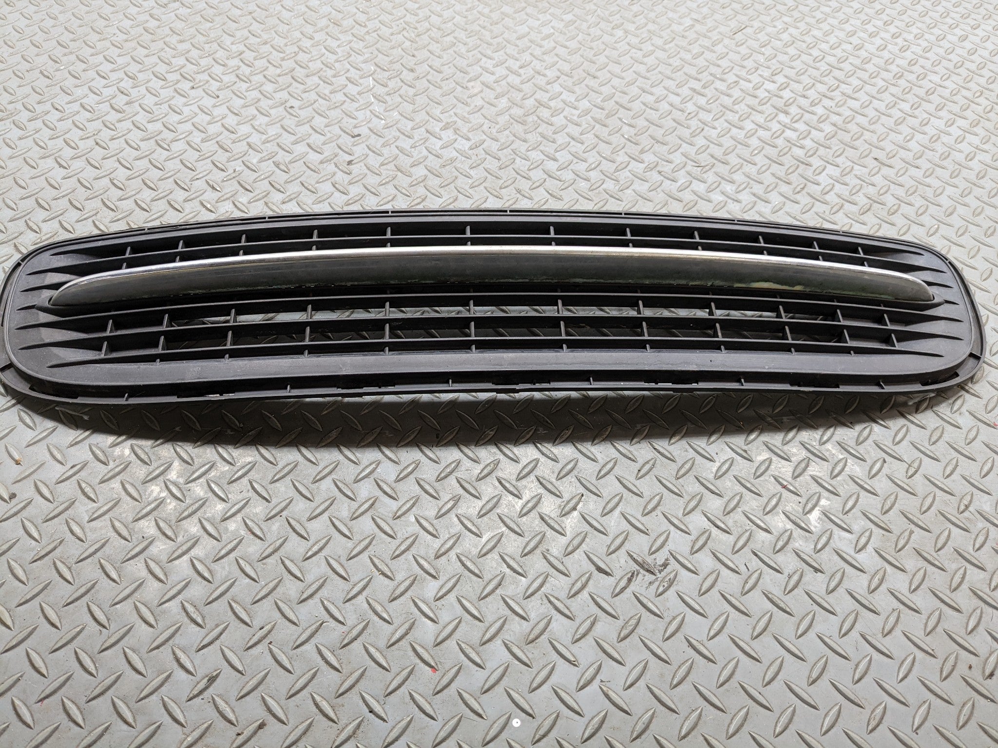 2008 - 2014 MINI COOPER OEM LOWER GRILLE FRONT BUMPER MOUNTED ASSEMBLY