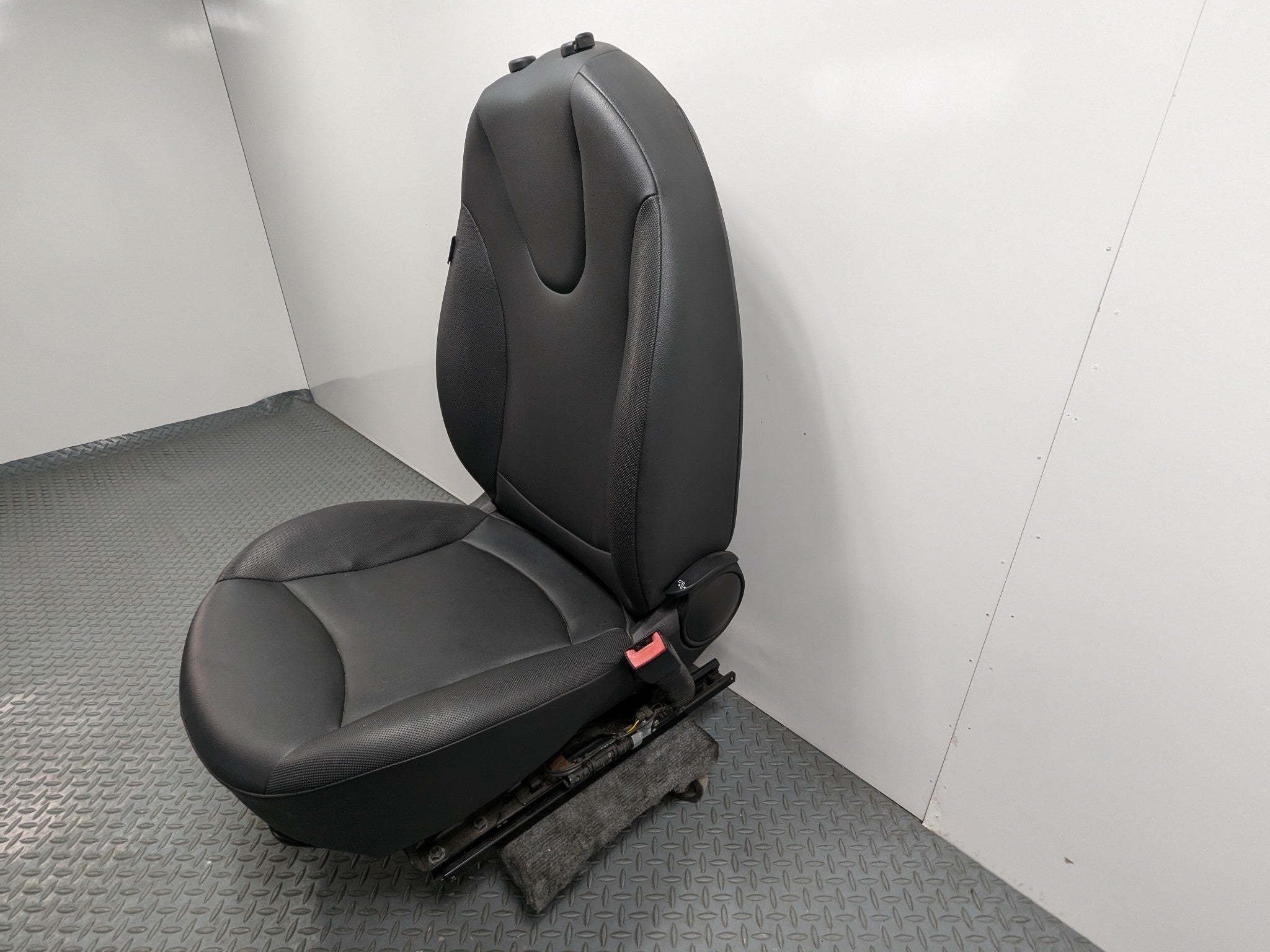 2008 - 2014 MINI COOPER OEM PASSENGER SIDE SEAT BLACK LEATHER FRONT RIGHT SIDE