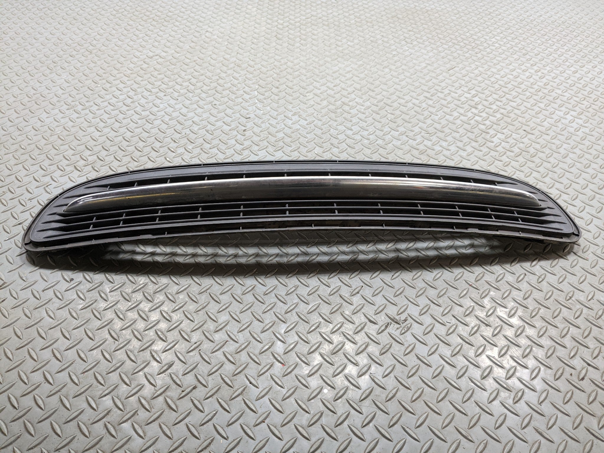 2008 - 2014 MINI COOPER OEM LOWER GRILLE FRONT BUMPER MOUNTED ASSEMBLY