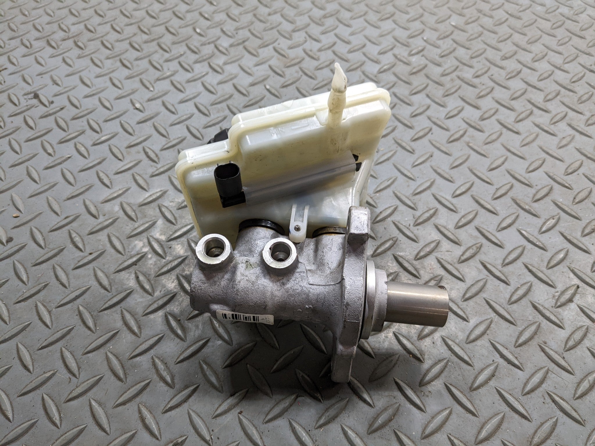 2008 - 2014 MINI COOPER OEM BRAKE MASTER CYLINDER WITH RESERVOIR ASSEMBLY