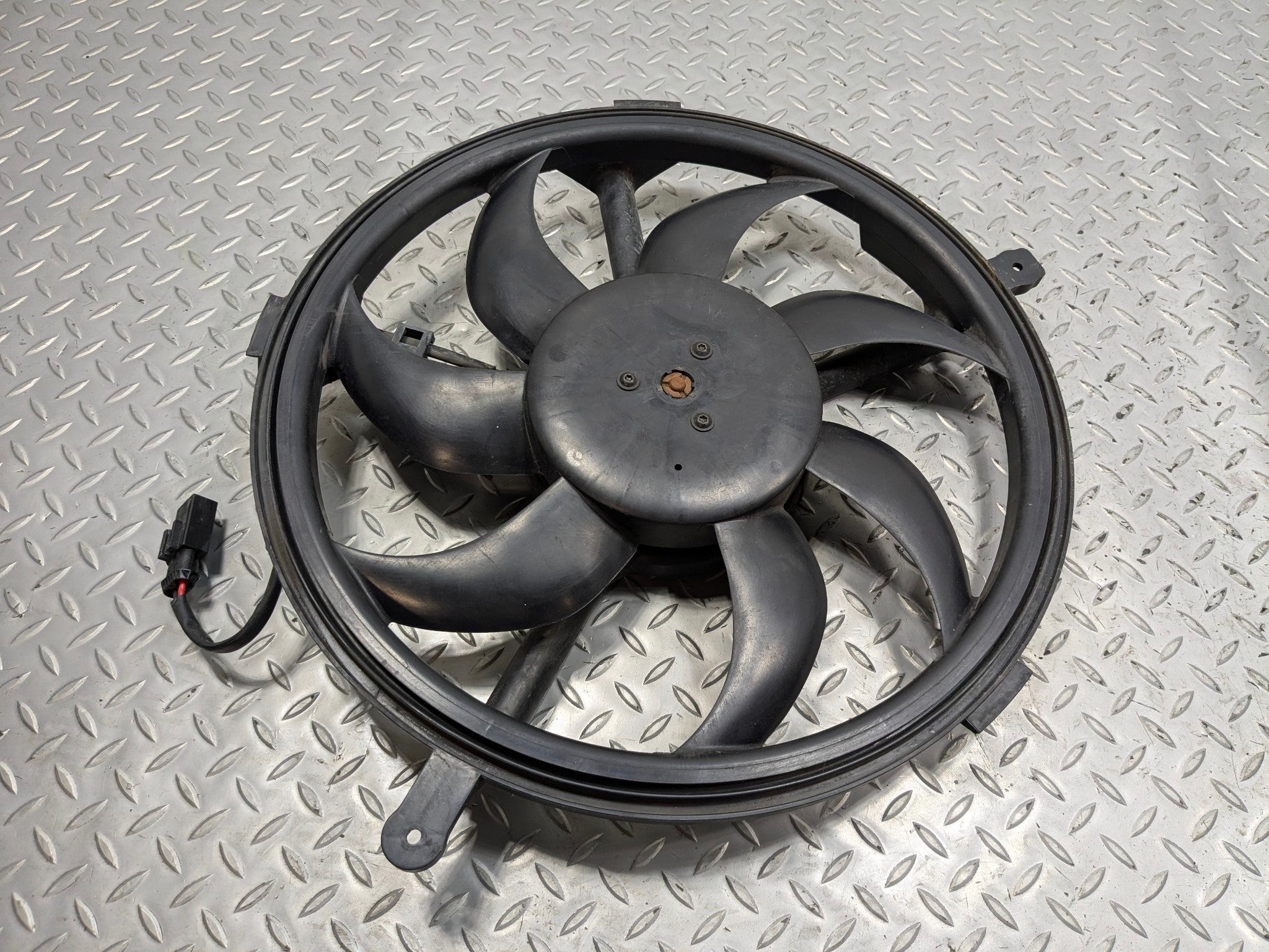 2008 - 2014 MINI COOPER OEM MOTOR FAN ELECTRIC COOLING RADIATOR ASSEMBLY