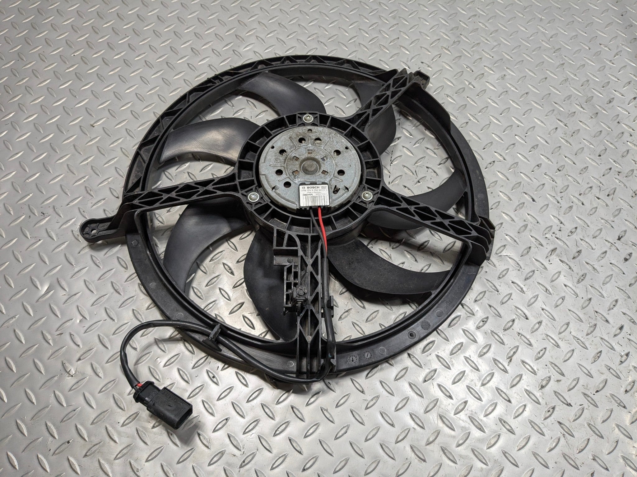 2008 - 2014 MINI COOPER OEM MOTOR FAN ELECTRIC COOLING RADIATOR ASSEMBLY