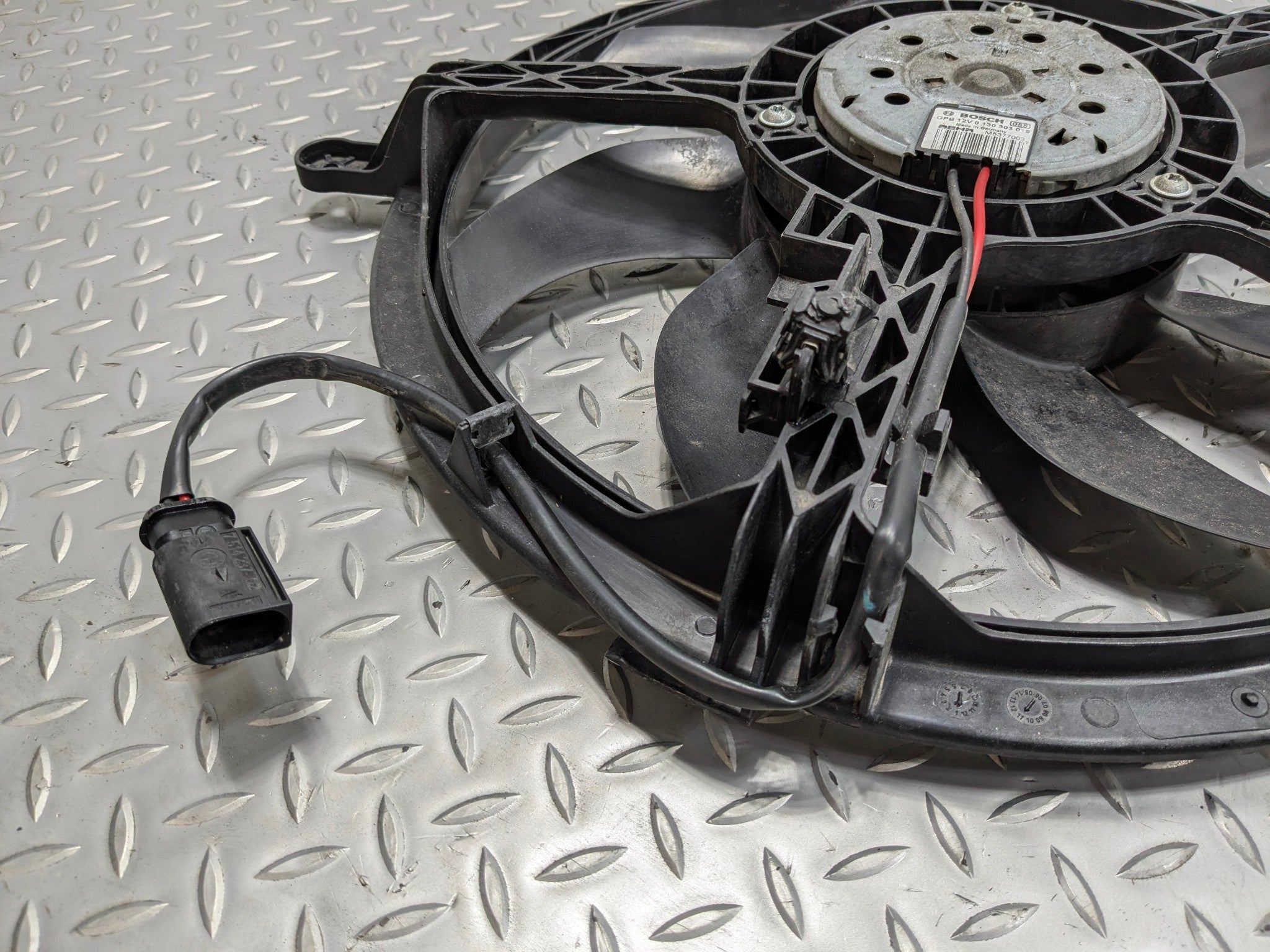 2008 - 2014 MINI COOPER OEM MOTOR FAN ELECTRIC COOLING RADIATOR ASSEMBLY