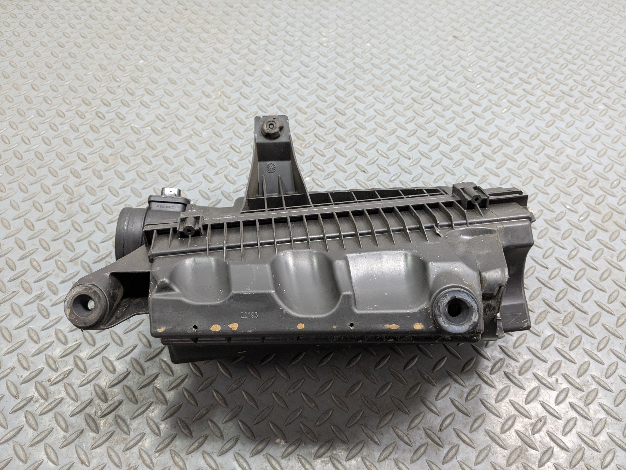 2008 - 2014 MINI COOPER OEM AIR CLEANER FILTER INTAKE BOX HOUSING ASSEMBLY