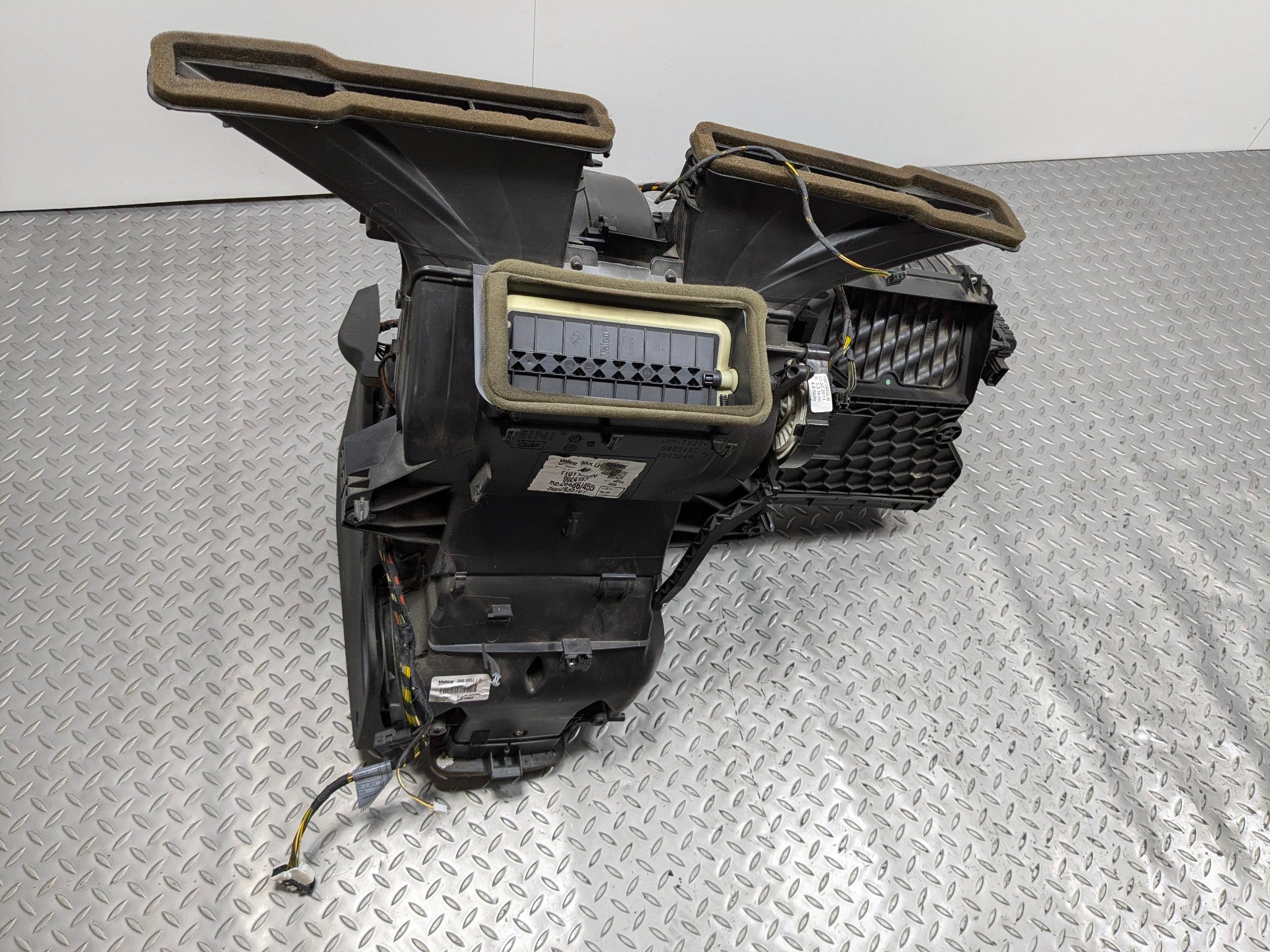 2008 - 2014 MINI COOPER OEM FRONT AC CLIMATE HEATER BLOWER HOUSING ASSEMBLY